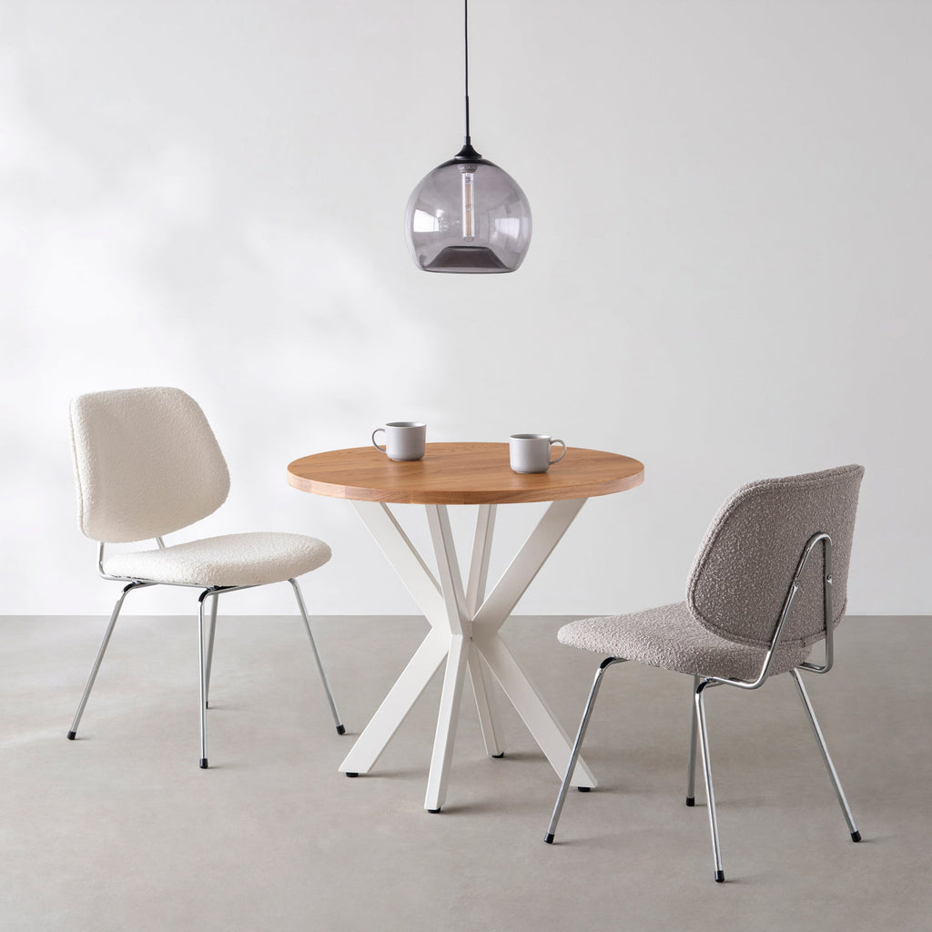 Kanademonoの無垢ホワイトオークのカフェテーブル