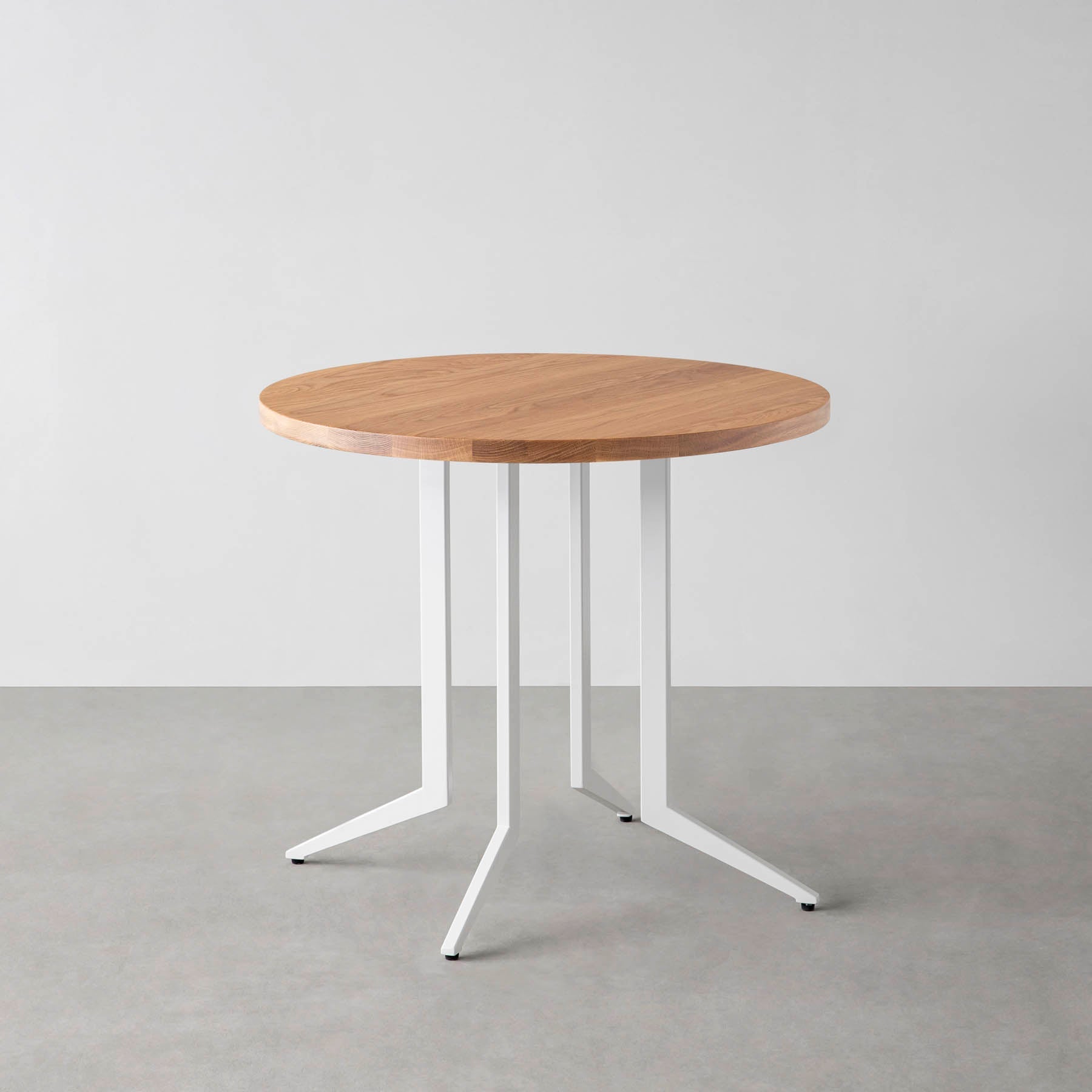 Kanademonoの無垢ホワイトオークのカフェテーブル