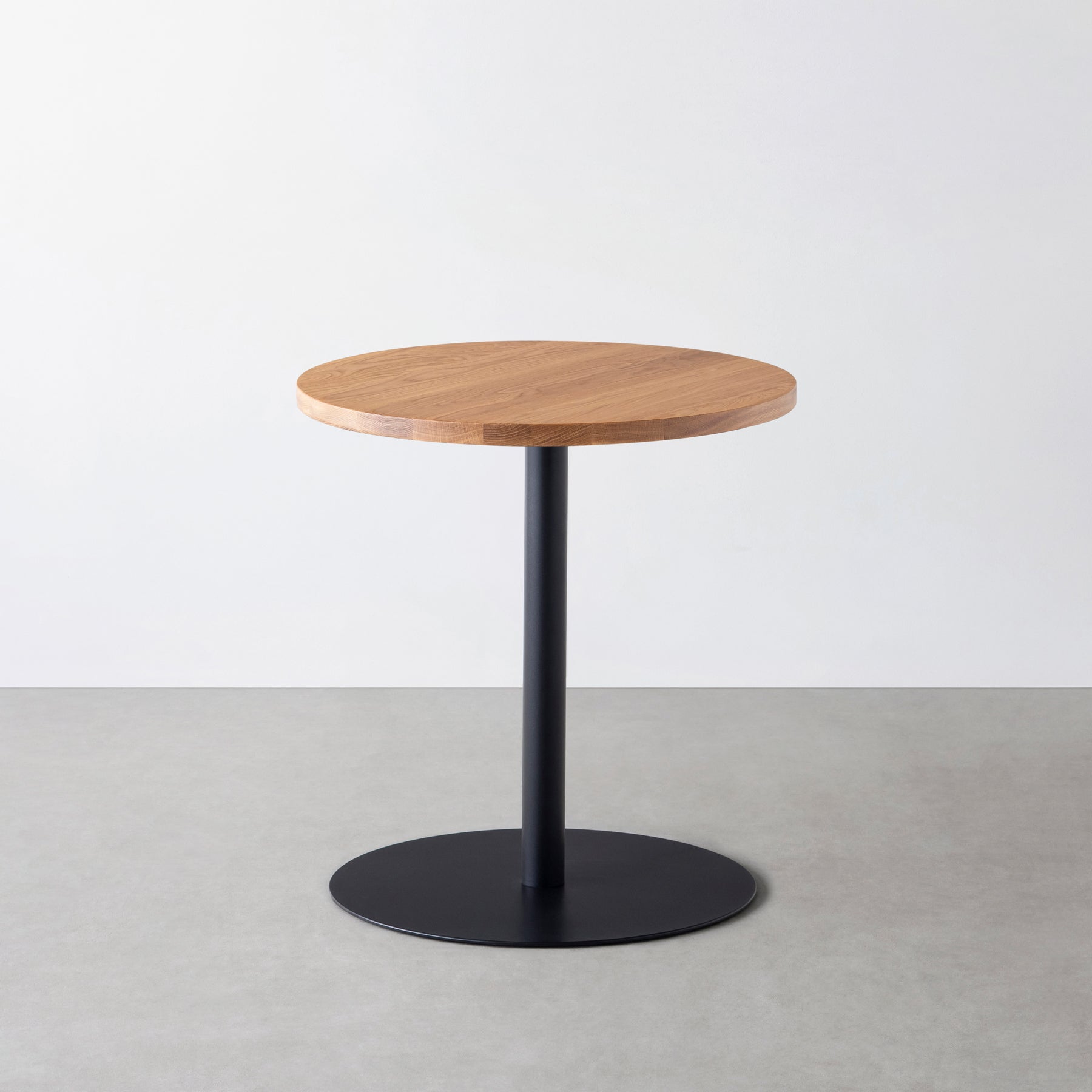 Kanademonoの無垢ホワイトオークのカフェテーブル