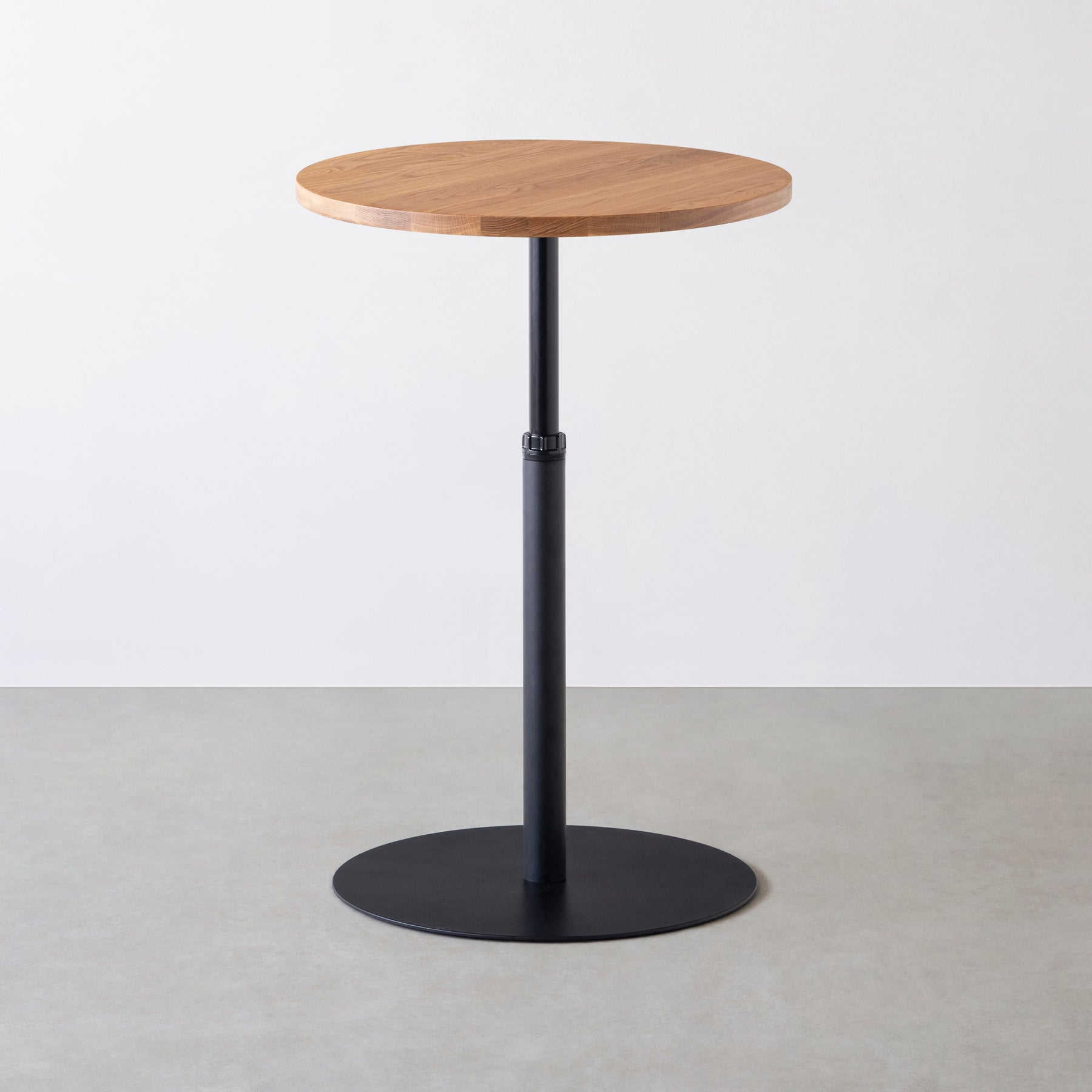 Kanademonoの無垢ホワイトオークのカフェテーブル