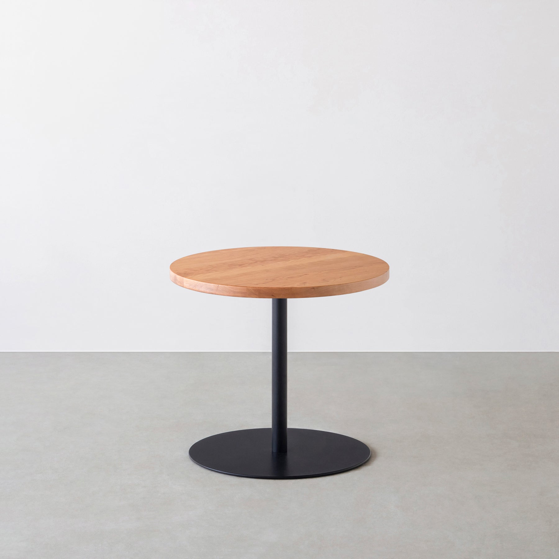 Kanademonoの無垢ブラックチェリーのカフェテーブル