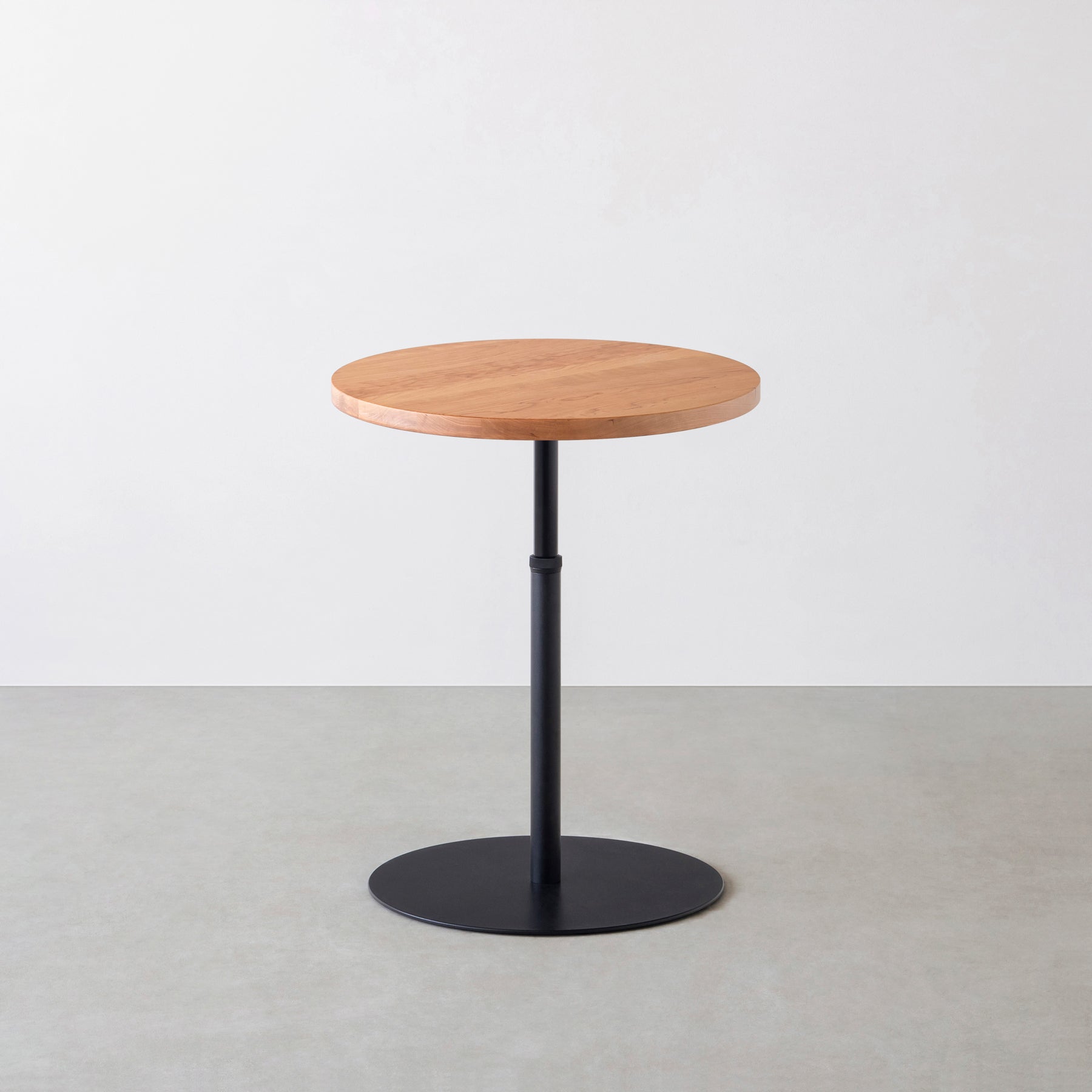 Kanademonoの無垢ブラックチェリーのカフェテーブル