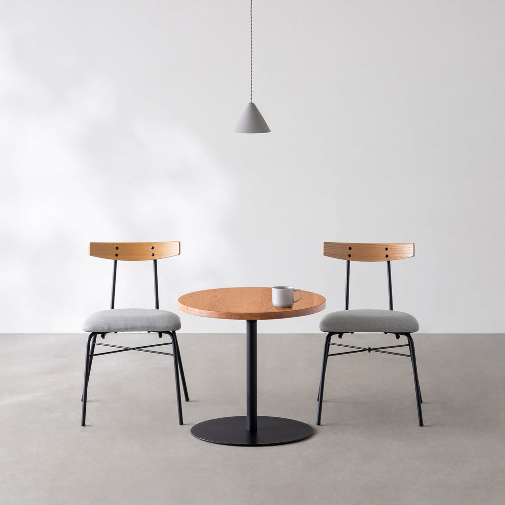 Kanademonoの無垢ブラックチェリーのカフェテーブル