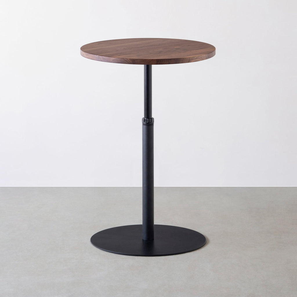 Kanademonoの無垢ウォルナットのカフェテーブル