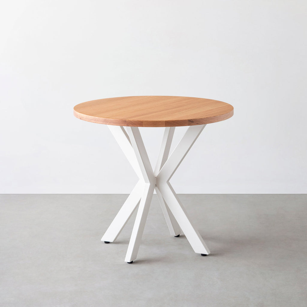 Kanademonoの無垢レッドオークのカフェテーブル