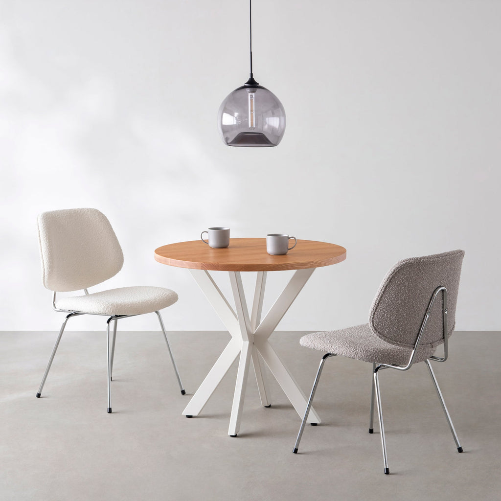 Kanademonoの無垢レッドオークのカフェテーブル