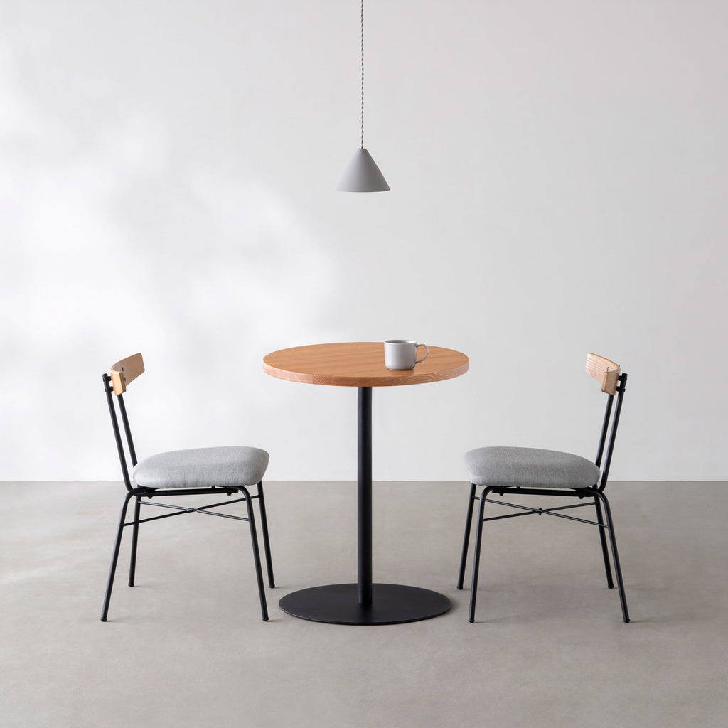 スマート造作カフェテーブル / 無垢 レッドオーク　黒スチール脚 1本脚 × ラウンド φ50 - 60