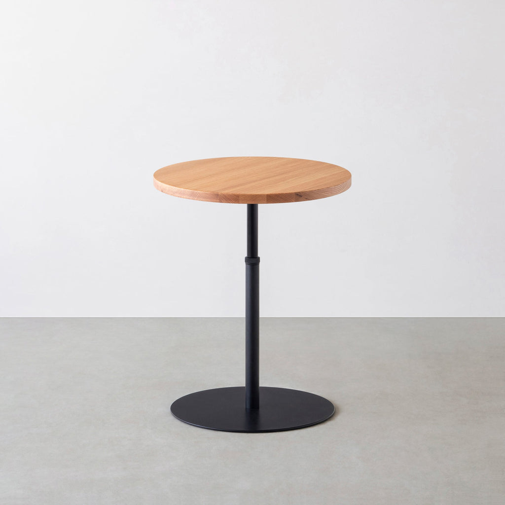 Kanademonoの無垢レッドオークのカフェテーブル