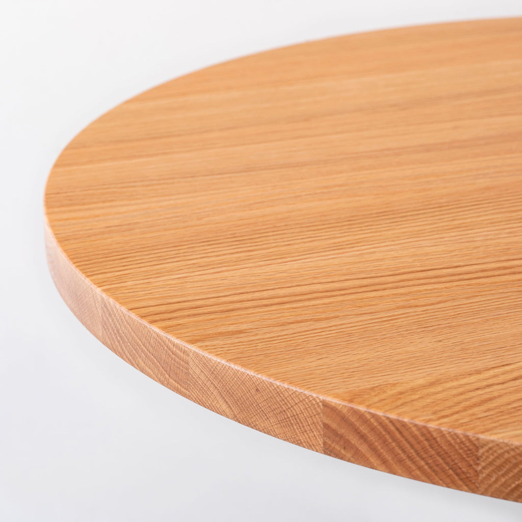 Kanademonoの無垢レッドオークのカフェテーブル