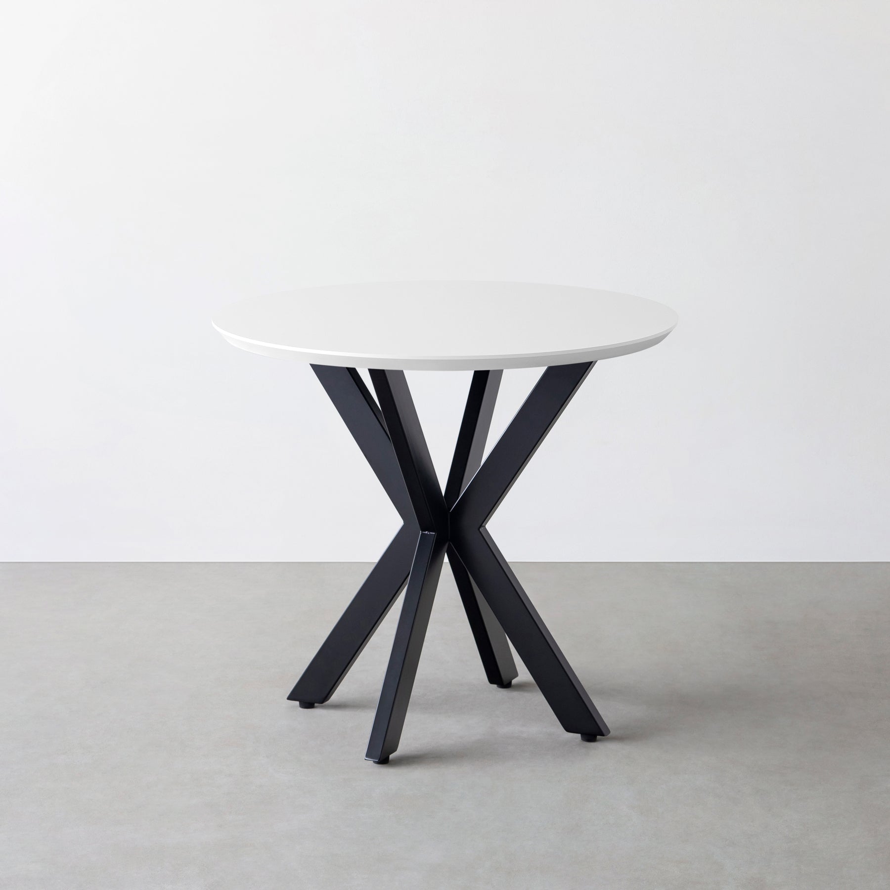 KanademonoのFENIX NTMとX脚を組み合わせたカフェテーブル