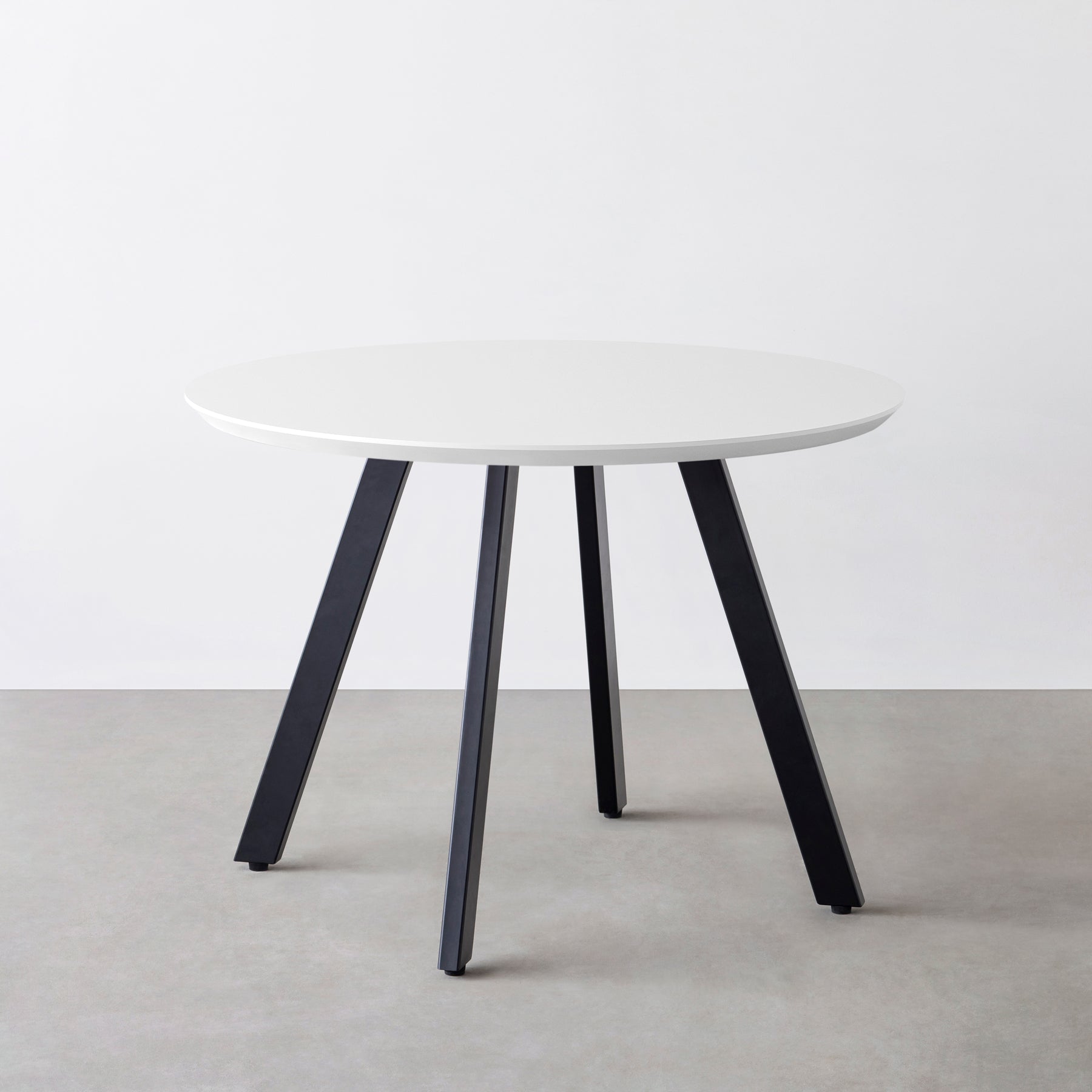 KanademonoのFENIX NTMの大型カフェテーブル