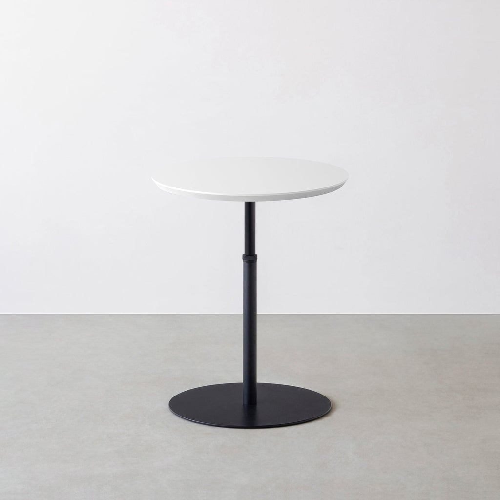 KanademonoのFENIX NTMのコンパクトな1本脚のテーブル