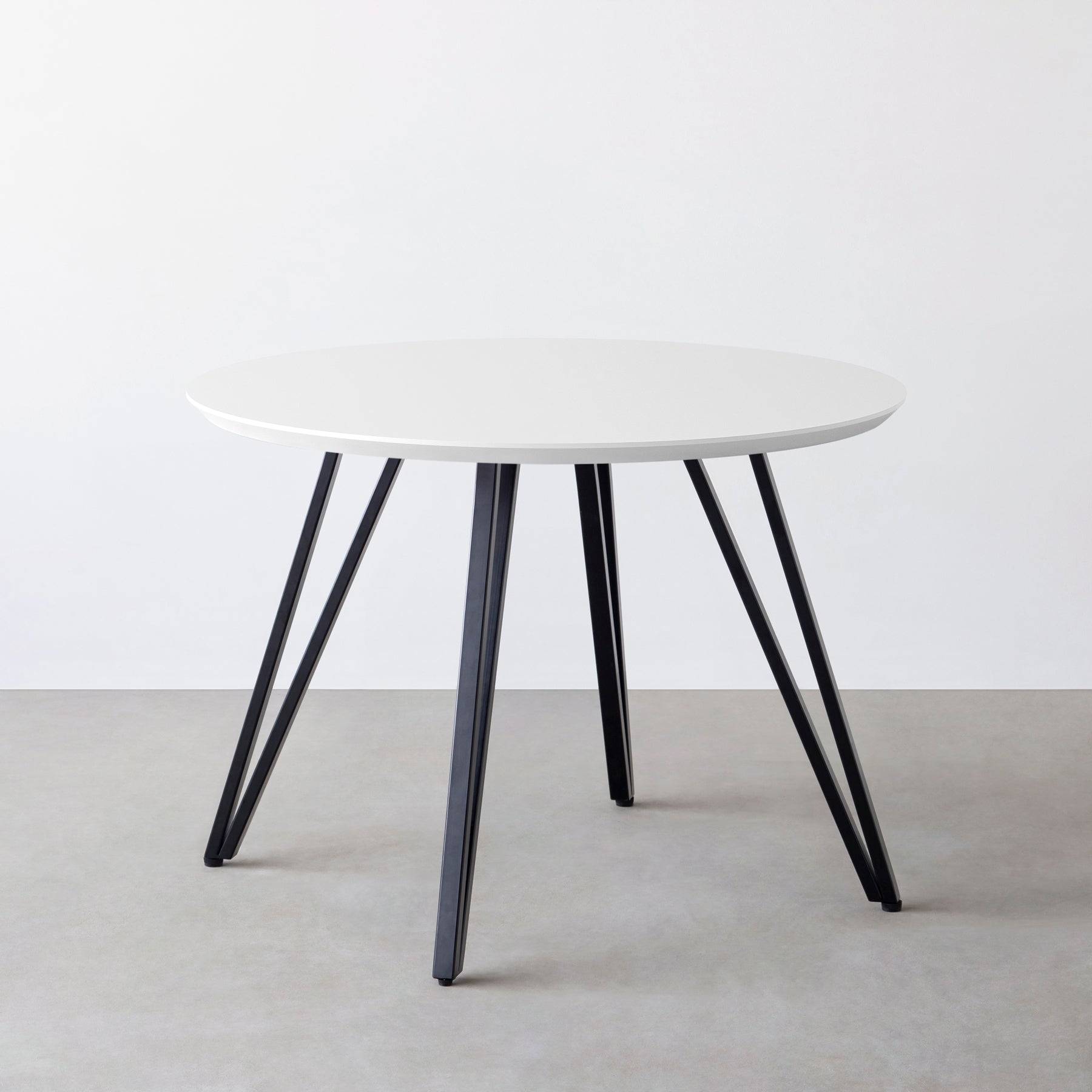 KanademonoのFENIX NTMの大型カフェテーブル