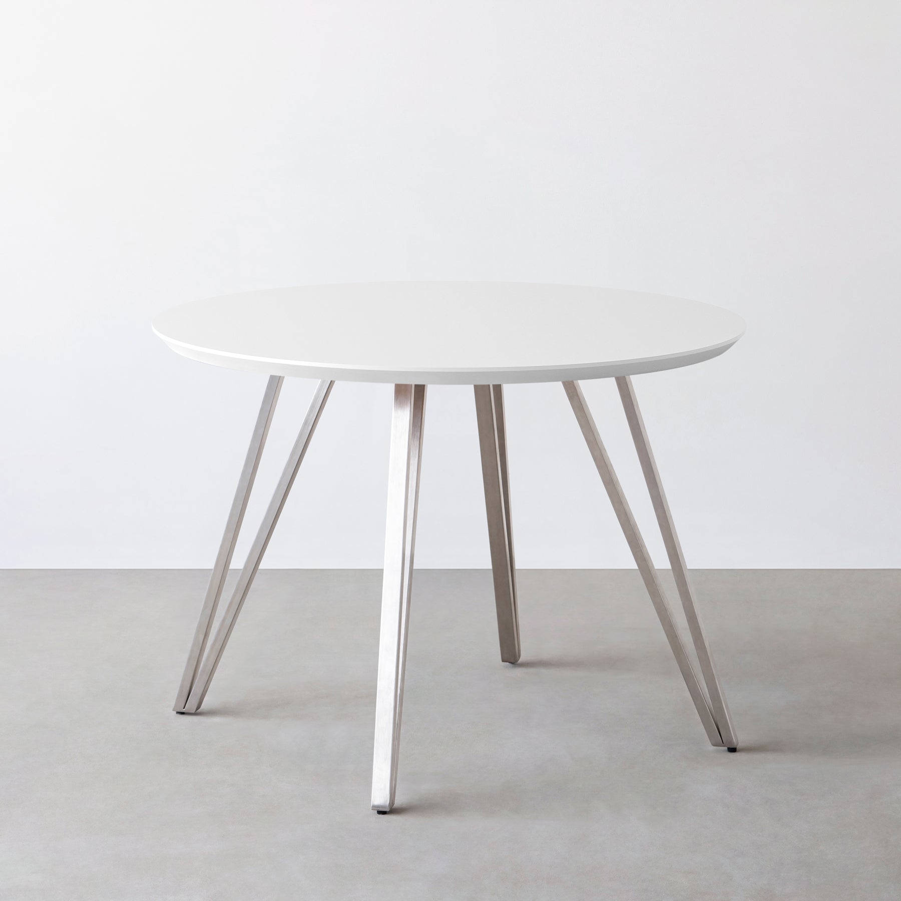 KanademonoのFENIX NTMの大型カフェテーブル