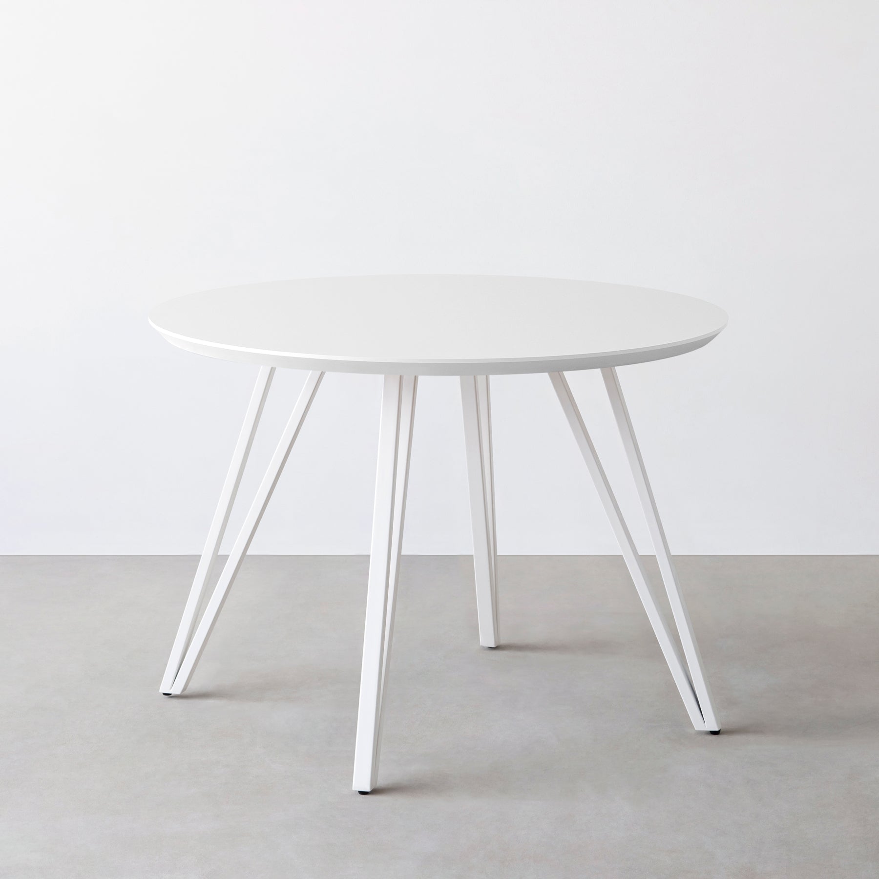 Kanademono のFENIX NTMの大型カフェテーブル