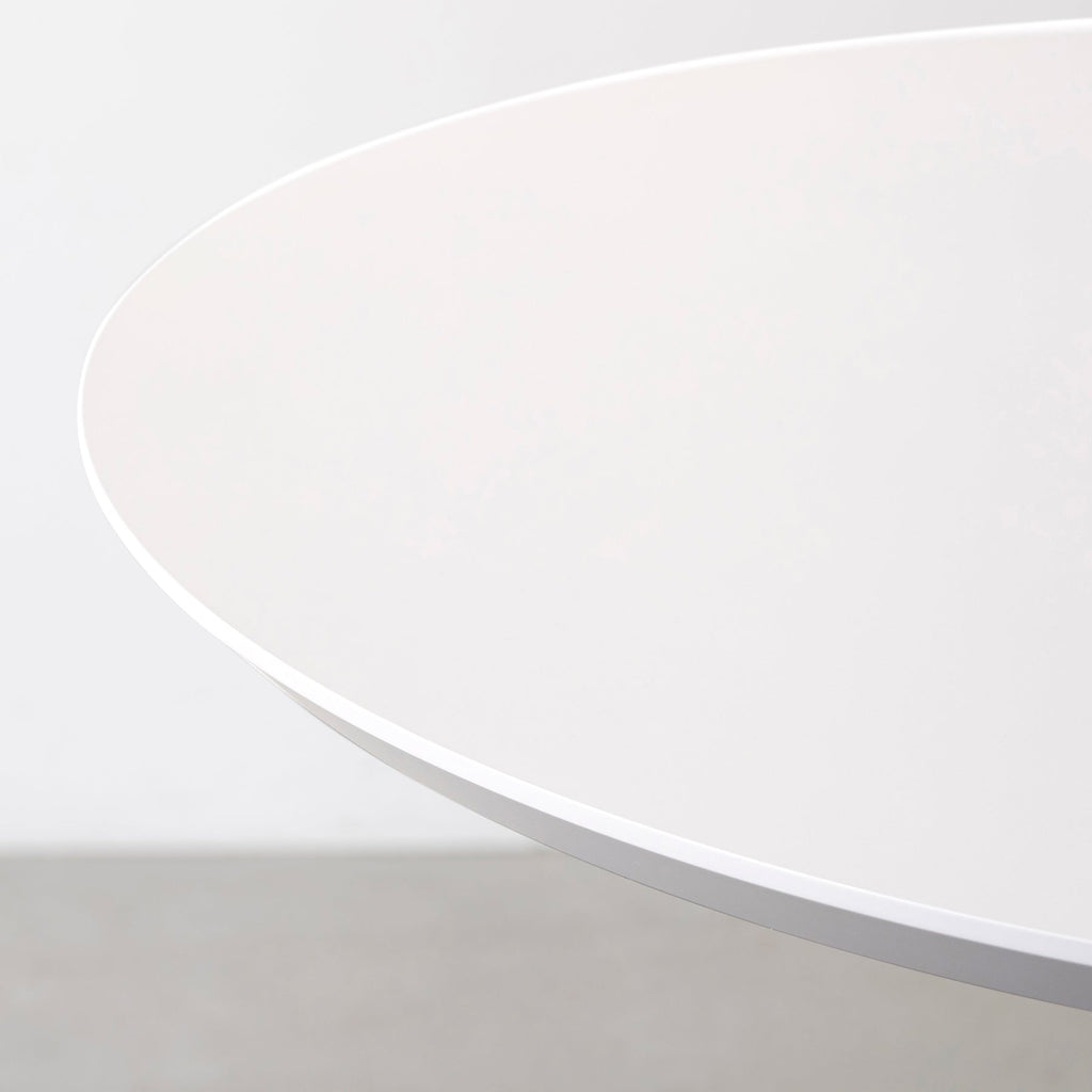 Kanademono のFENIX NTMの大型カフェテーブル