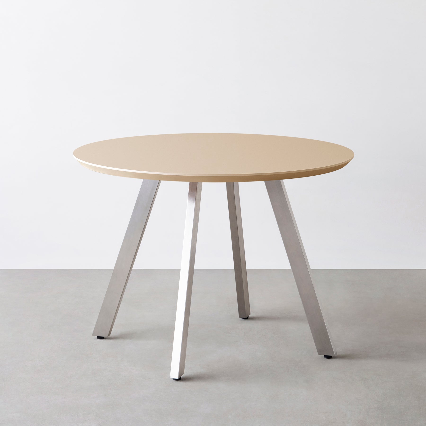 KanademonoのFENIX NTMの大型カフェテーブル