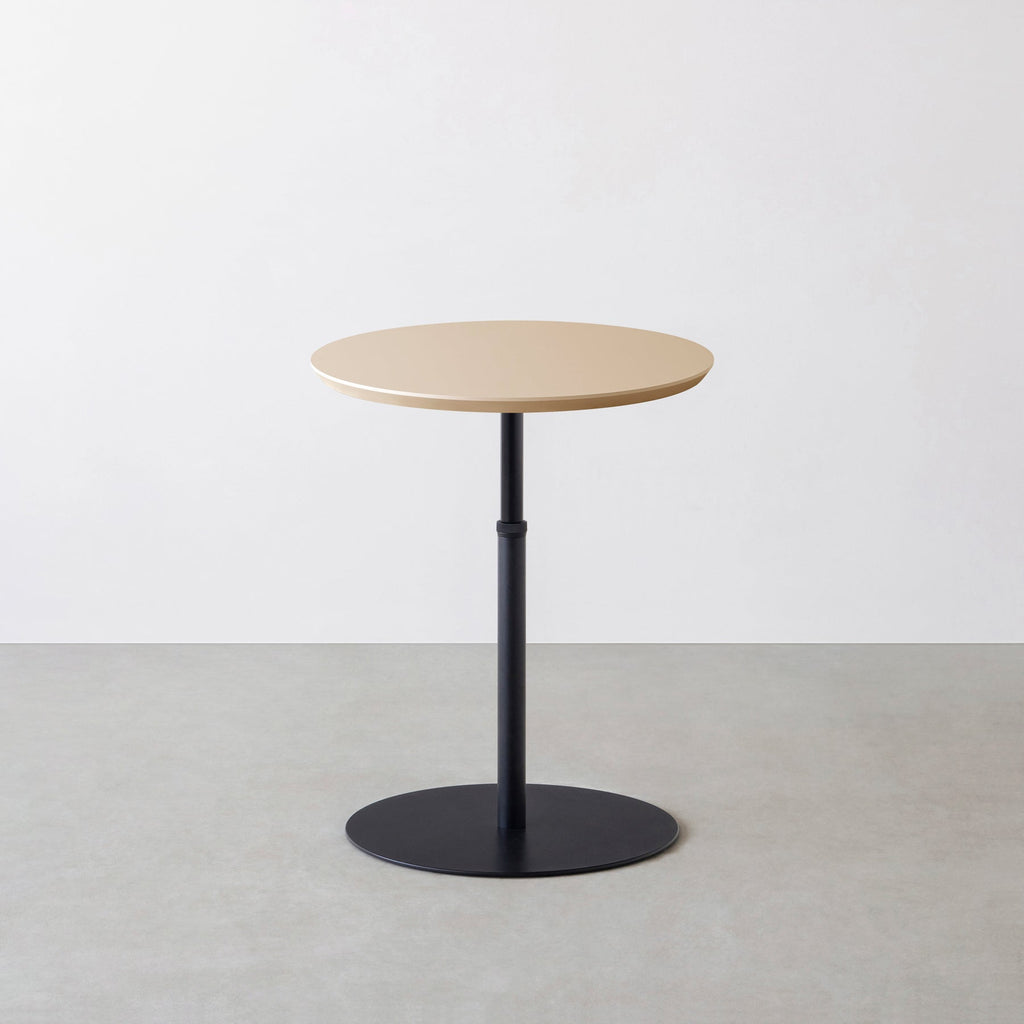 KanademonoのFENIX NTMのコンパクトな1本脚のテーブル