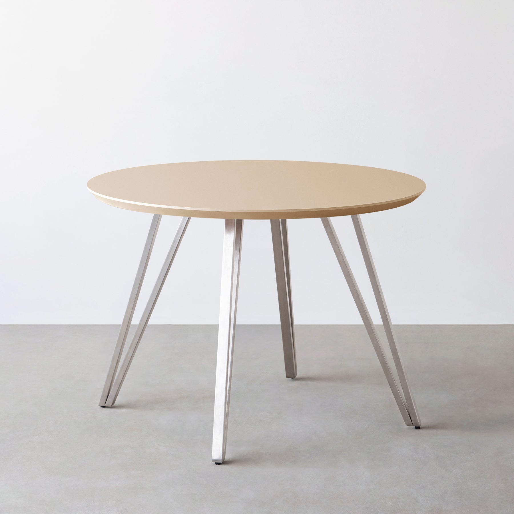 KanademonoのFENIX NTMの大型カフェテーブル