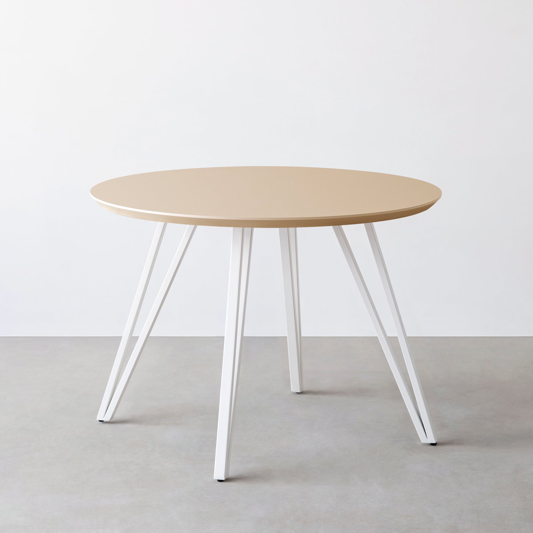 KanademonoのFENIX NTMの大型カフェテーブル