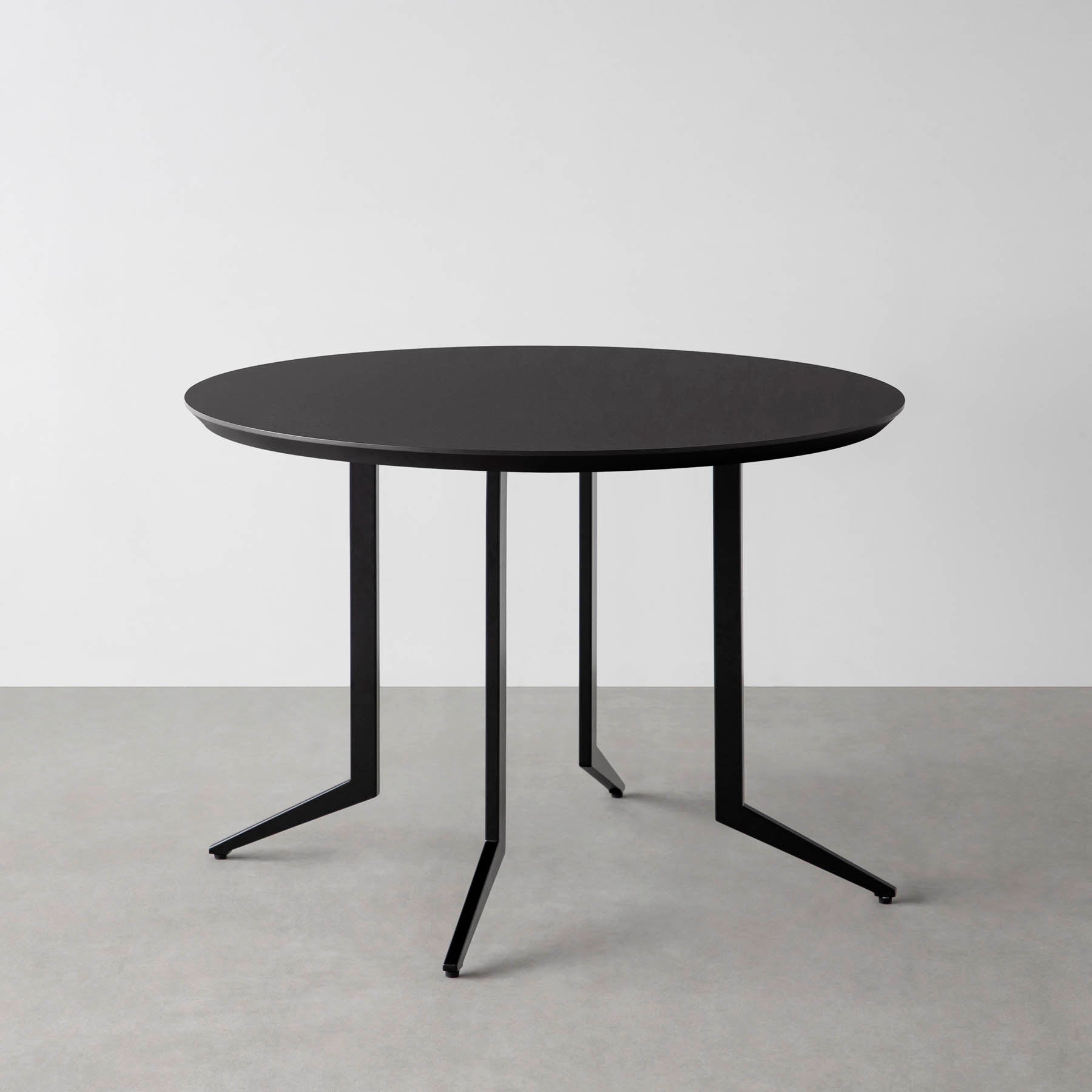 スマート造作カフェテーブル / FENIX NTM 全9色　黒スチール脚 4本脚 × ラウンド φ81 - 100