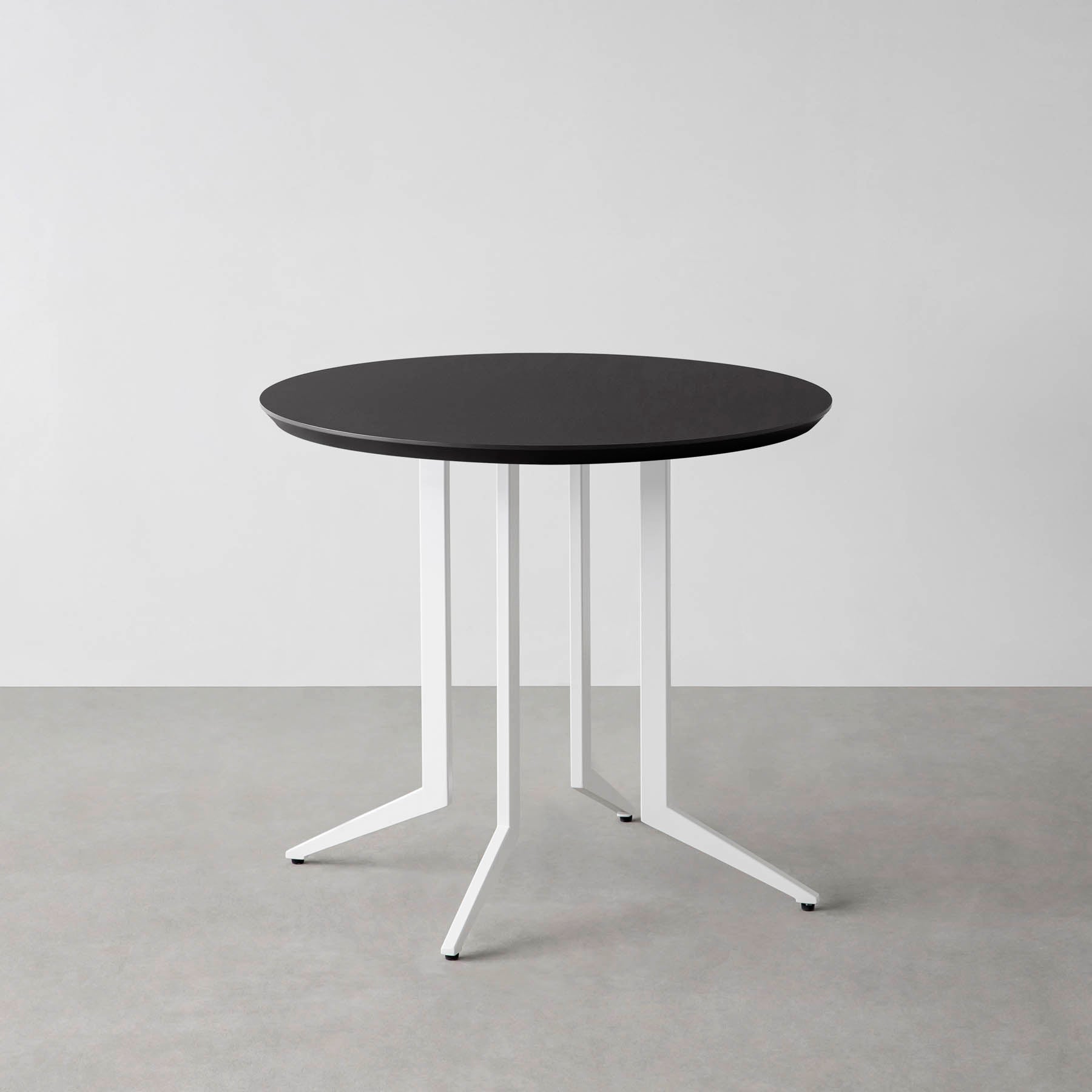 KanademonoのFENIX NTMのカフェテーブル