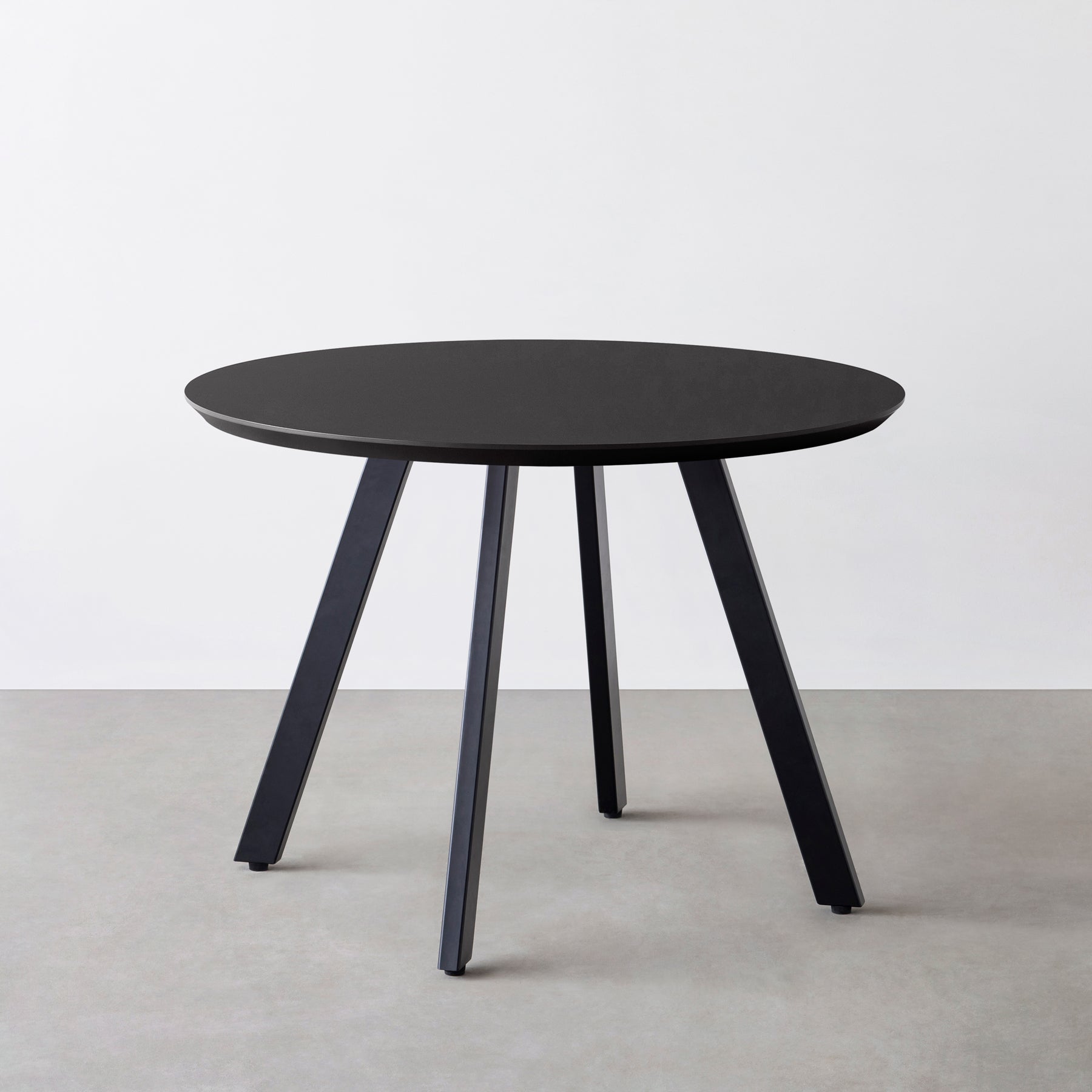 KanademonoのFENIX NTMの大型カフェテーブル