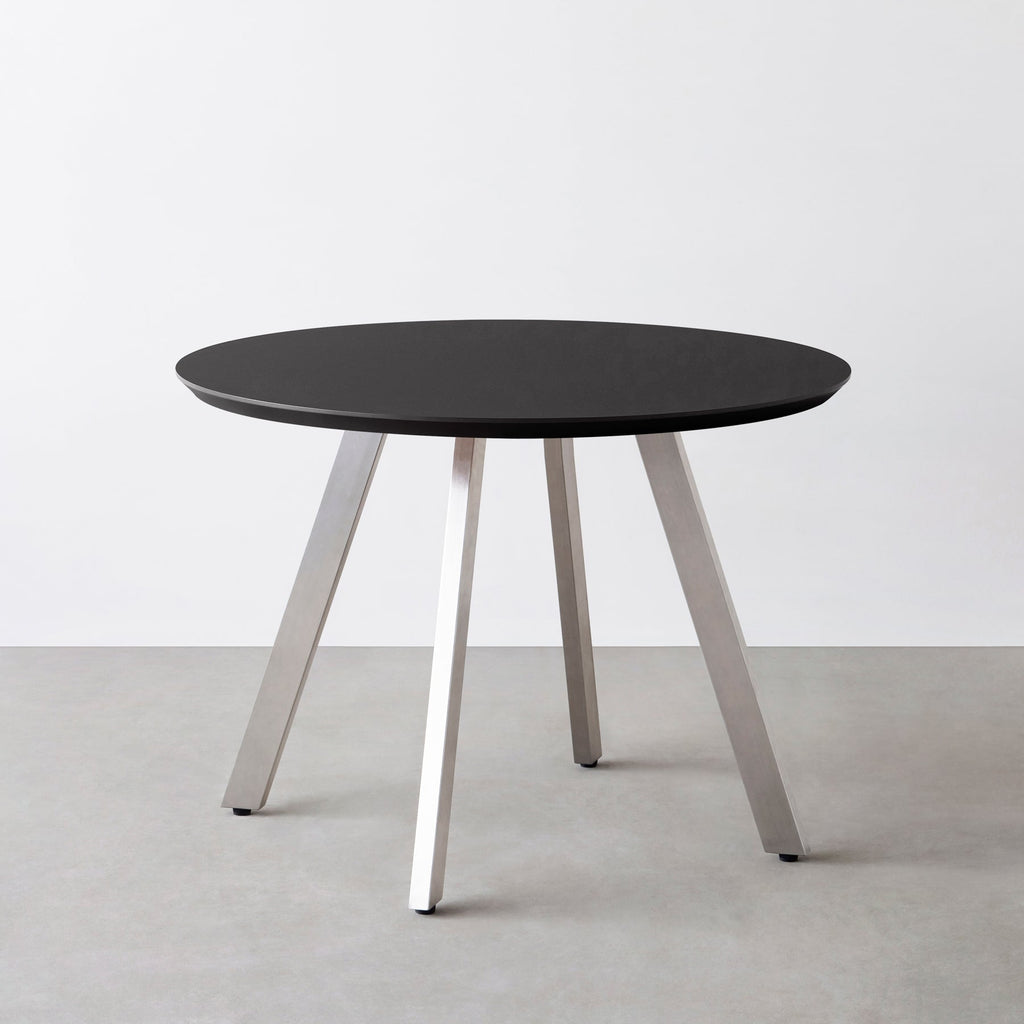 KanademonoのFENIX NTMの大型カフェテーブル