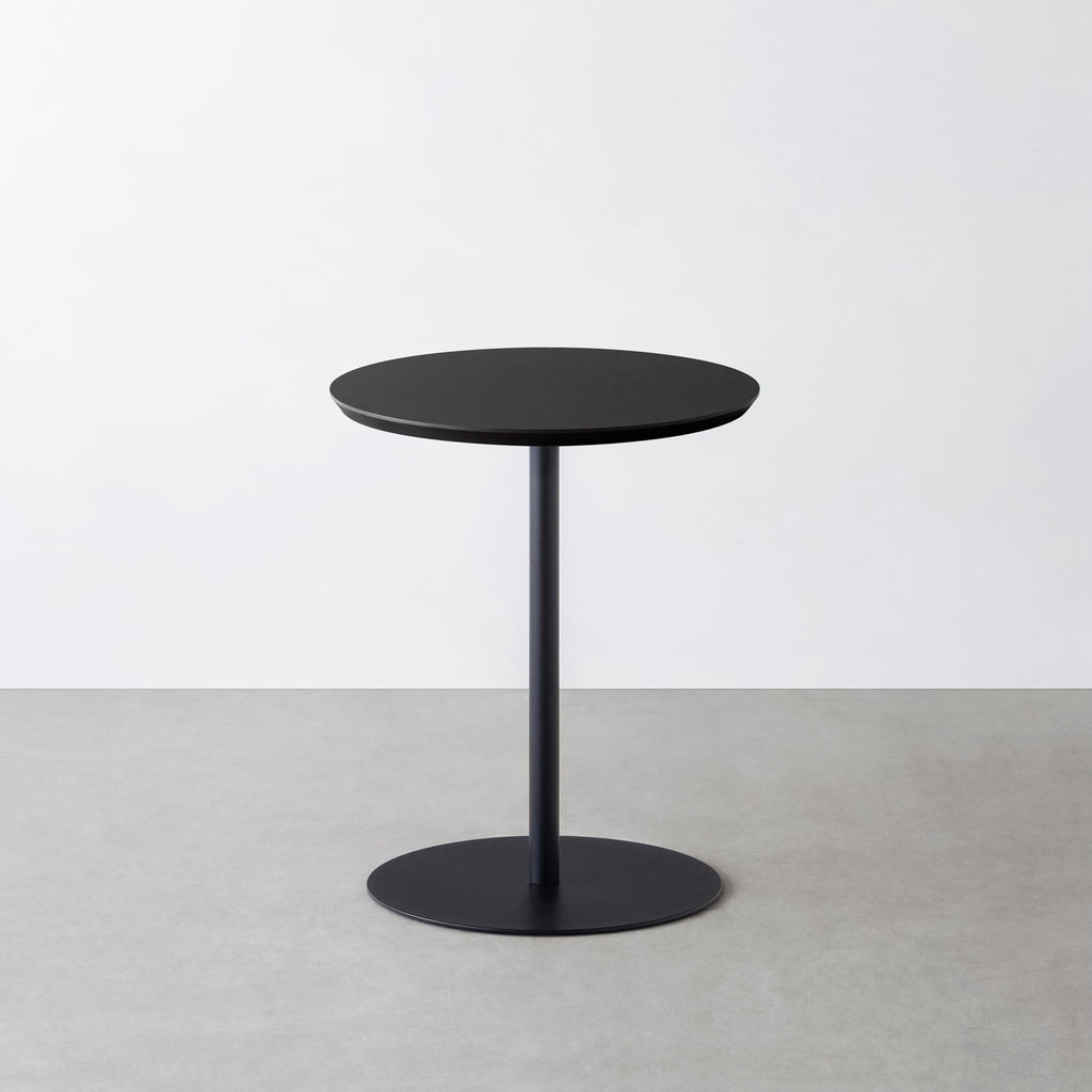 KanademonoのFENIX NTMのコンパクトな1本脚のテーブル