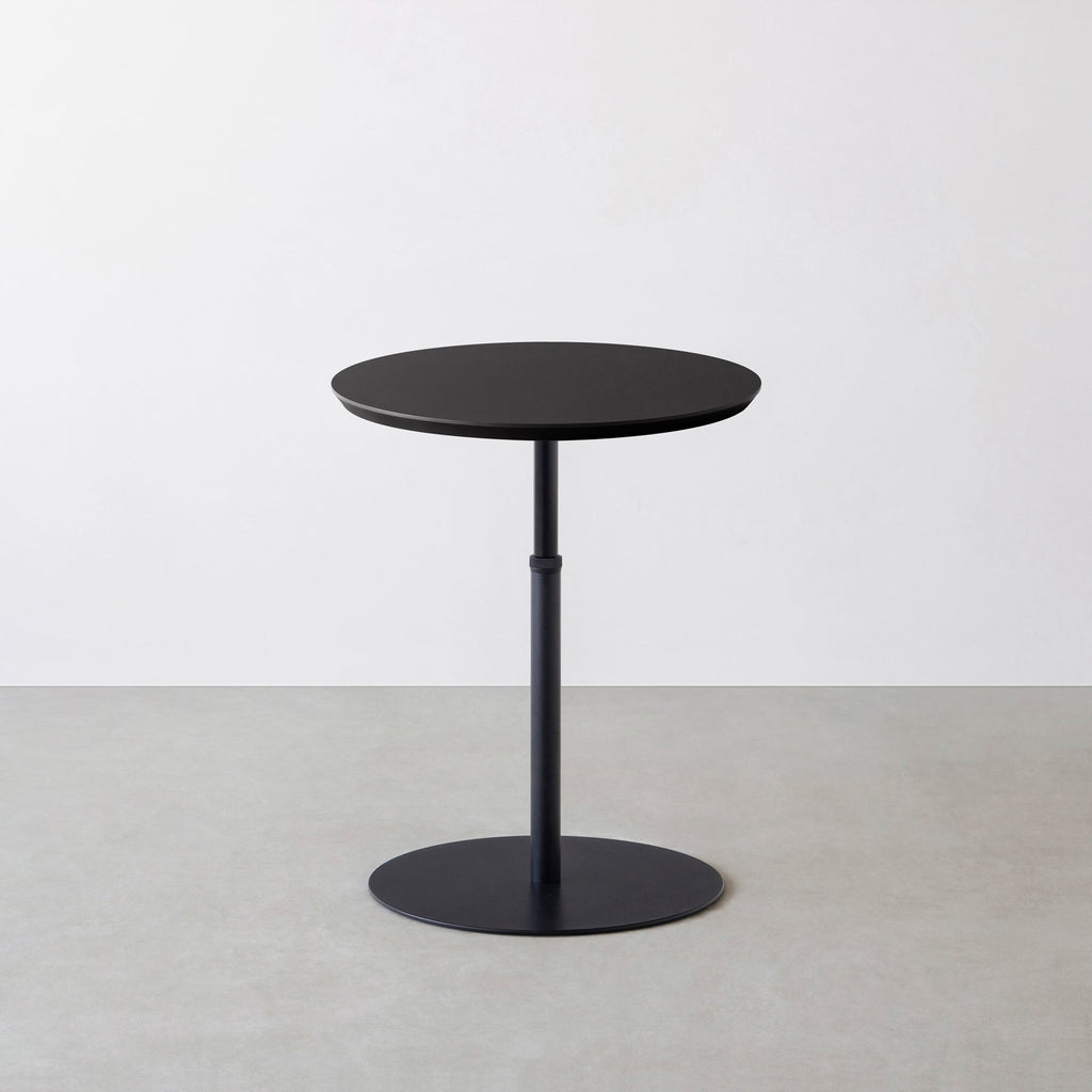 KanademonoのFENIX NTMのコンパクトな1本脚のテーブル