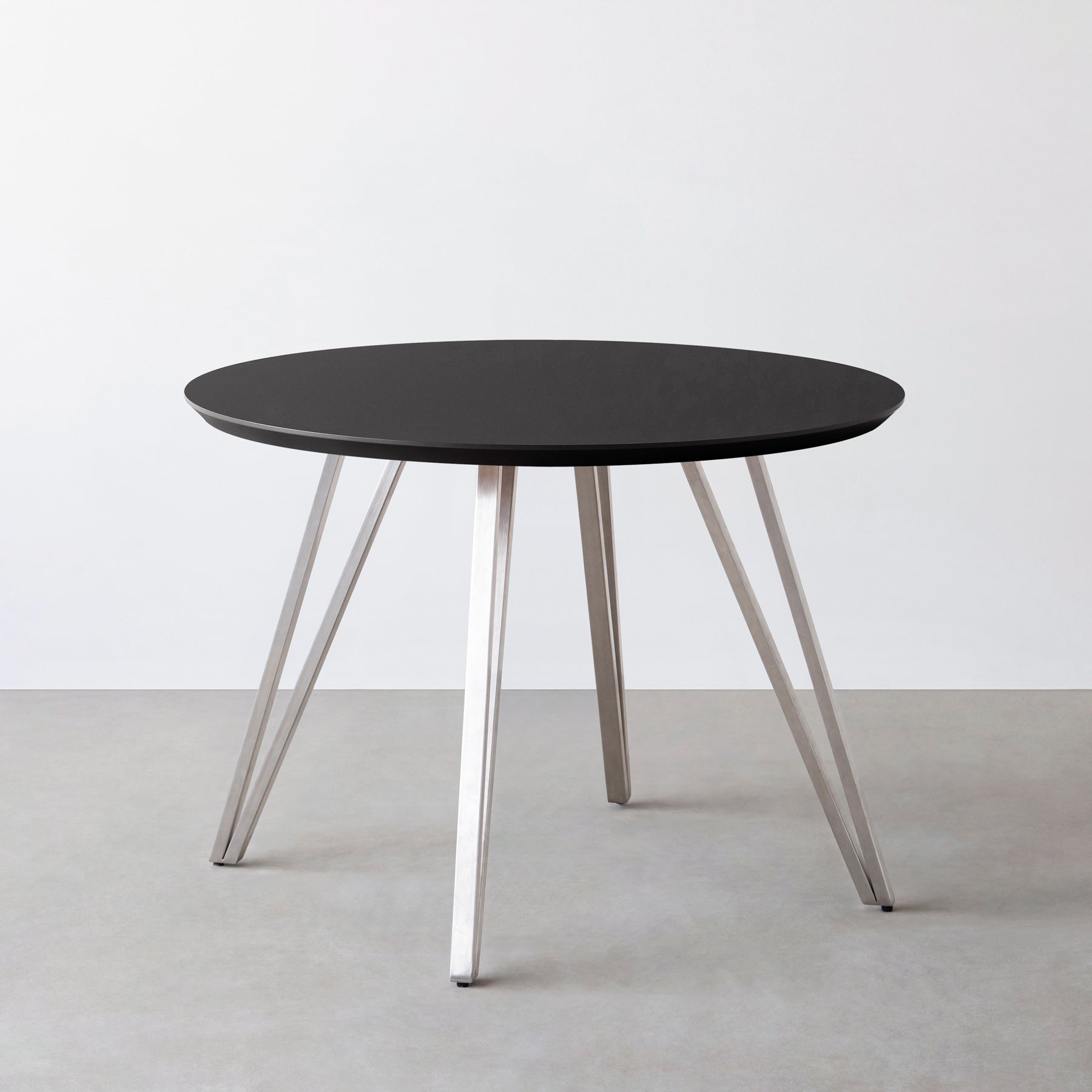 KanademonoのFENIX NTMの大型カフェテーブル