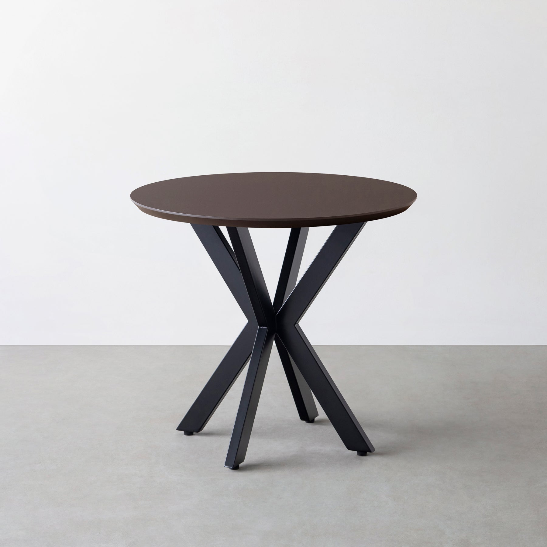 KanademonoのFENIX NTMとX脚を組み合わせたカフェテーブル