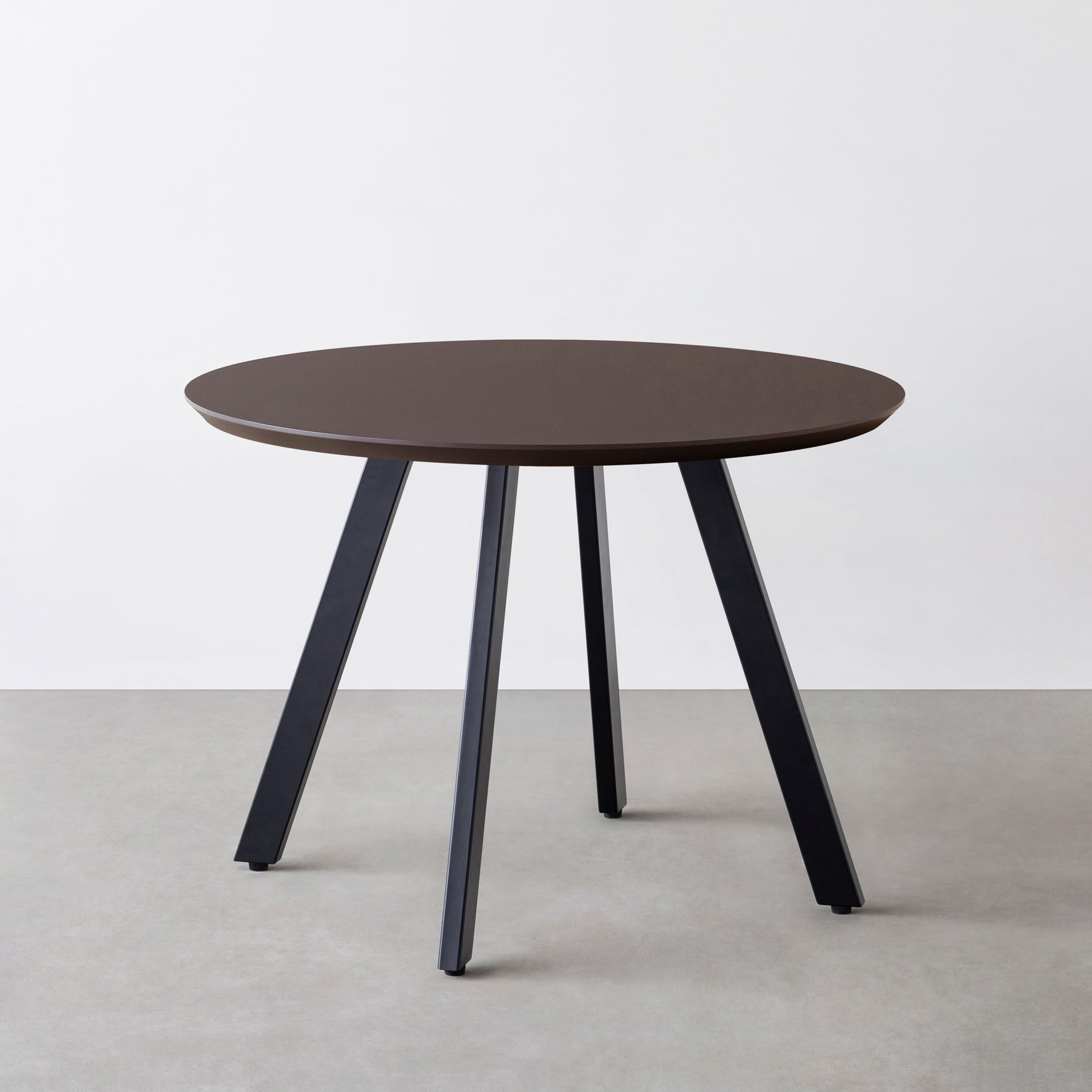 KanademonoのFENIX NTMの大型カフェテーブル