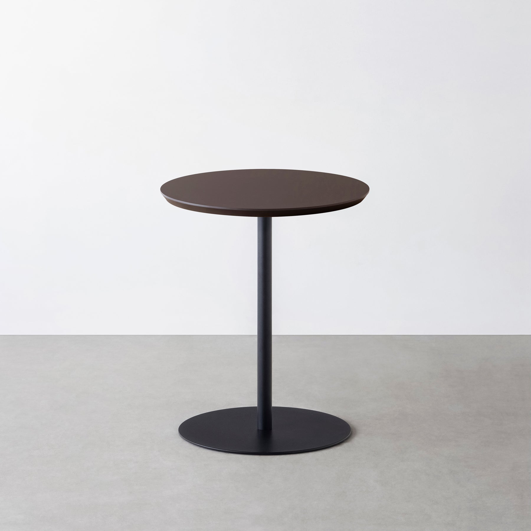 KanademonoのFENIX NTMのコンパクトな1本脚のテーブル