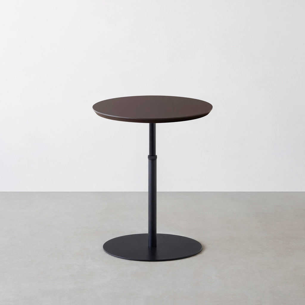 KanademonoのFENIX NTMのコンパクトな1本脚のテーブル