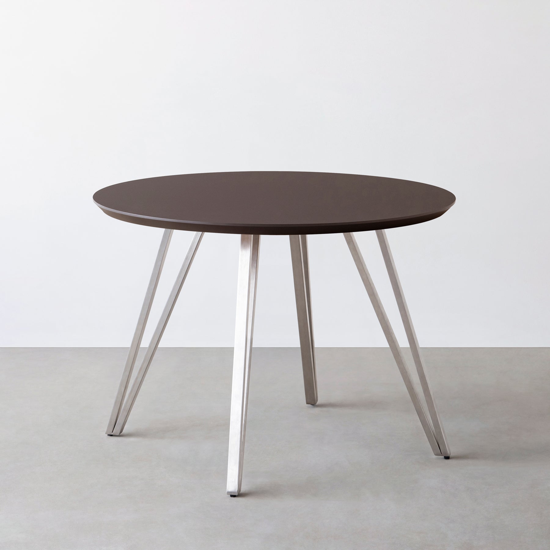 KanademonoのFENIX NTMの大型カフェテーブル