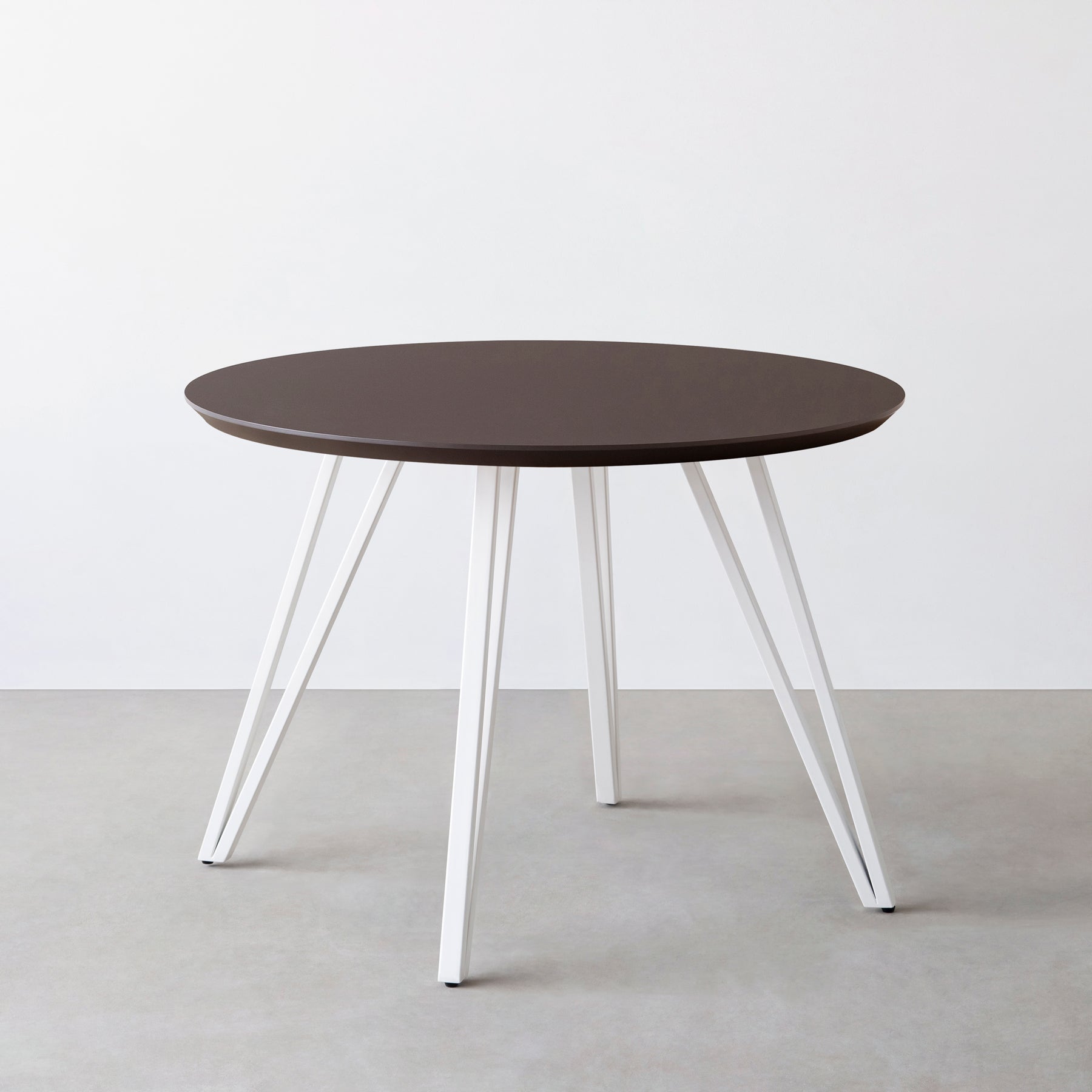 KanademonoのFENIX NTMの大型カフェテーブル