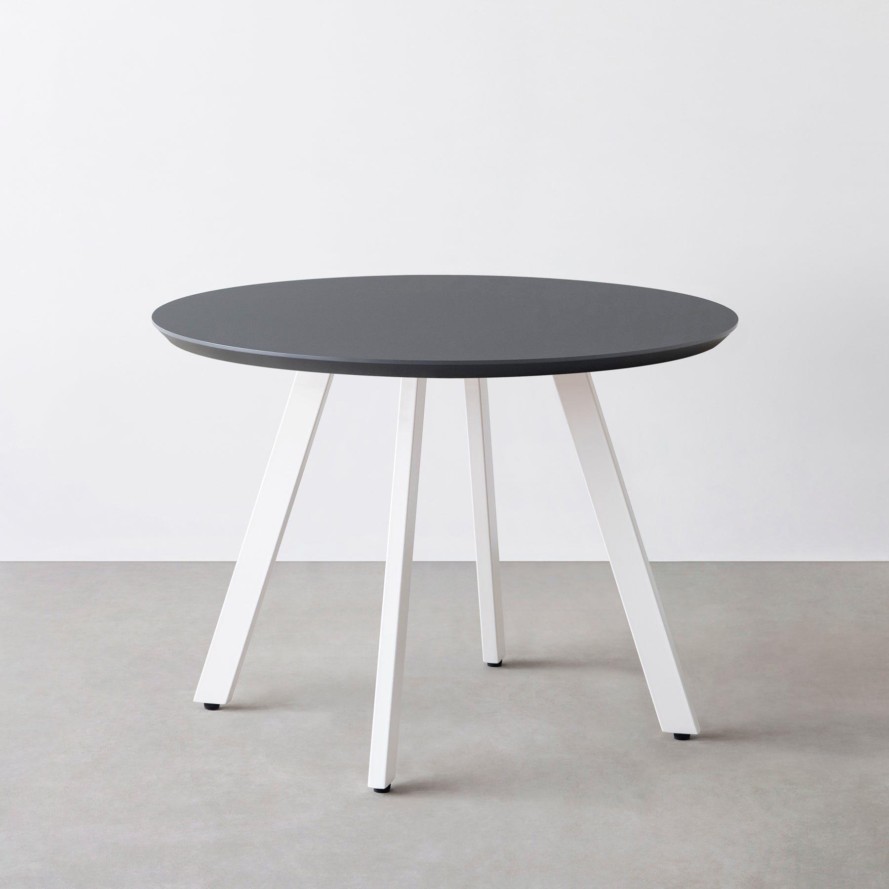 KanademonoのFENIX NTMの大型カフェテーブル