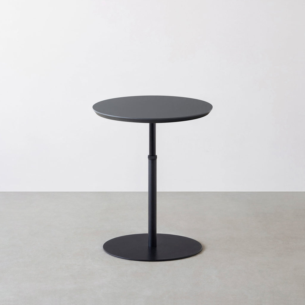 KanademonoのFENIX NTMのコンパクトな1本脚のテーブル