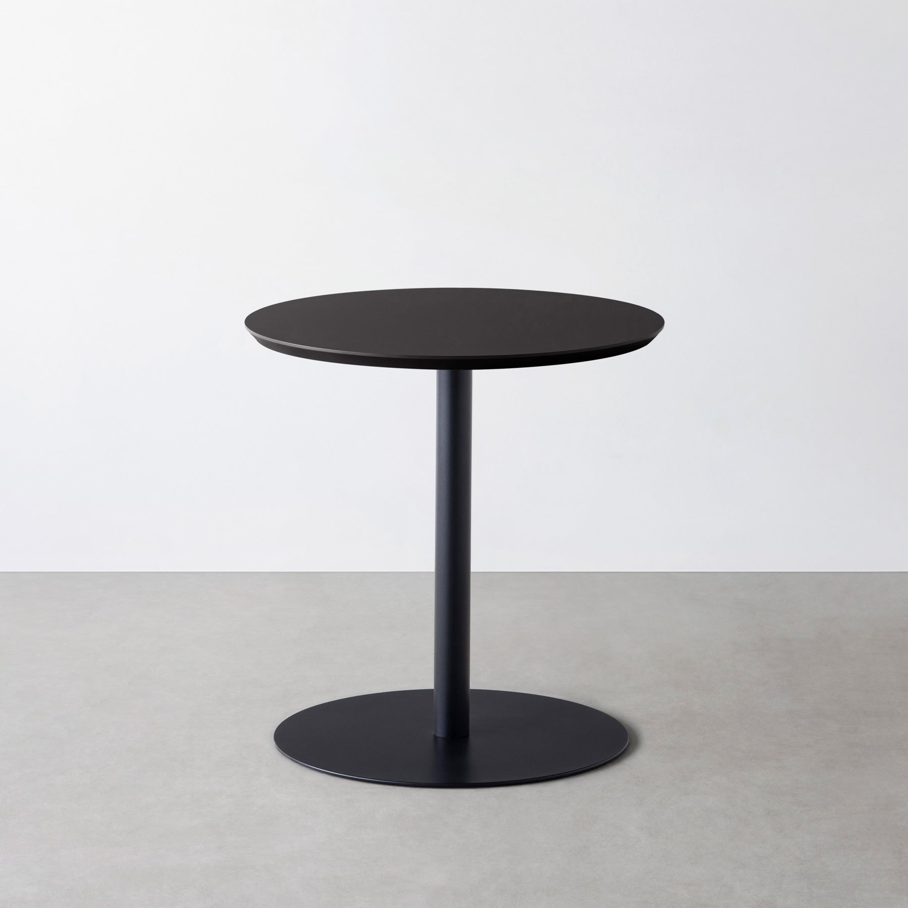 KanademonoのFENIX NTMの1本脚のカフェテーブル