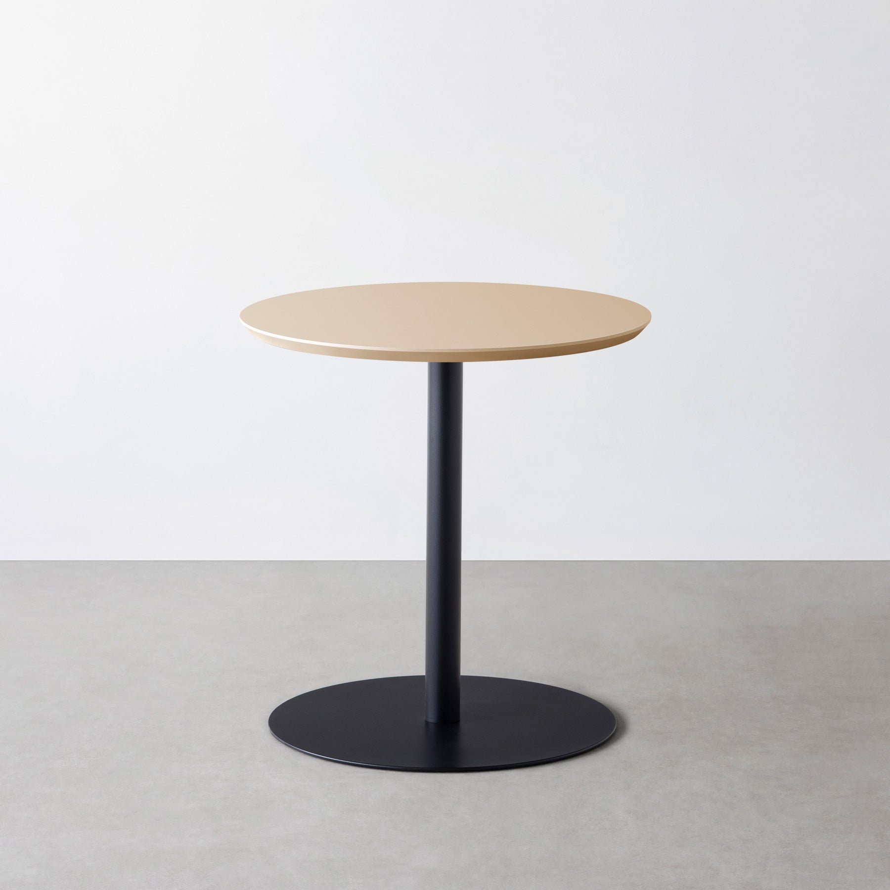 KanademonoのFENIX NTMの1本脚のカフェテーブル