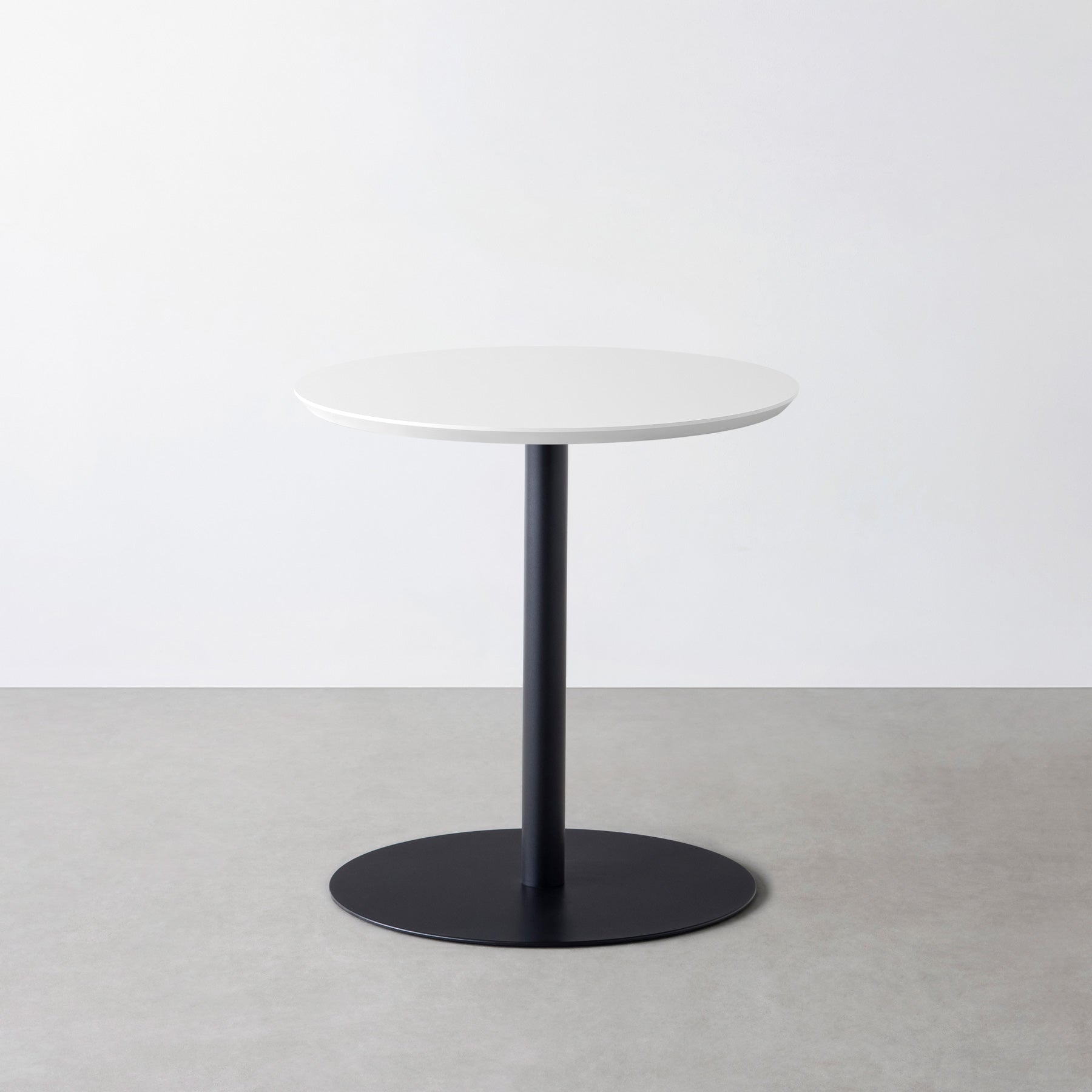 KanademonoのFENIX NTMの1本脚のカフェテーブル