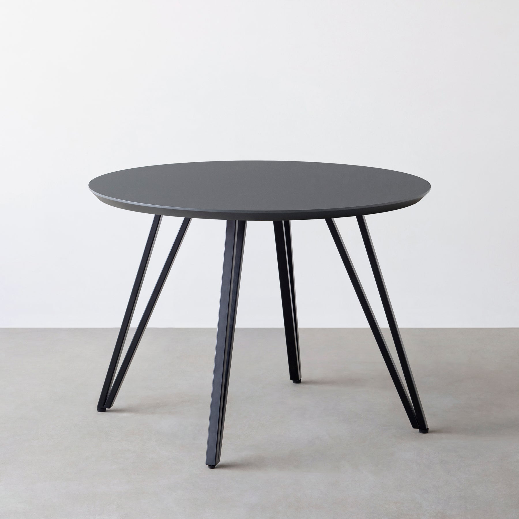 KanademonoのFENIX NTMの大型カフェテーブル