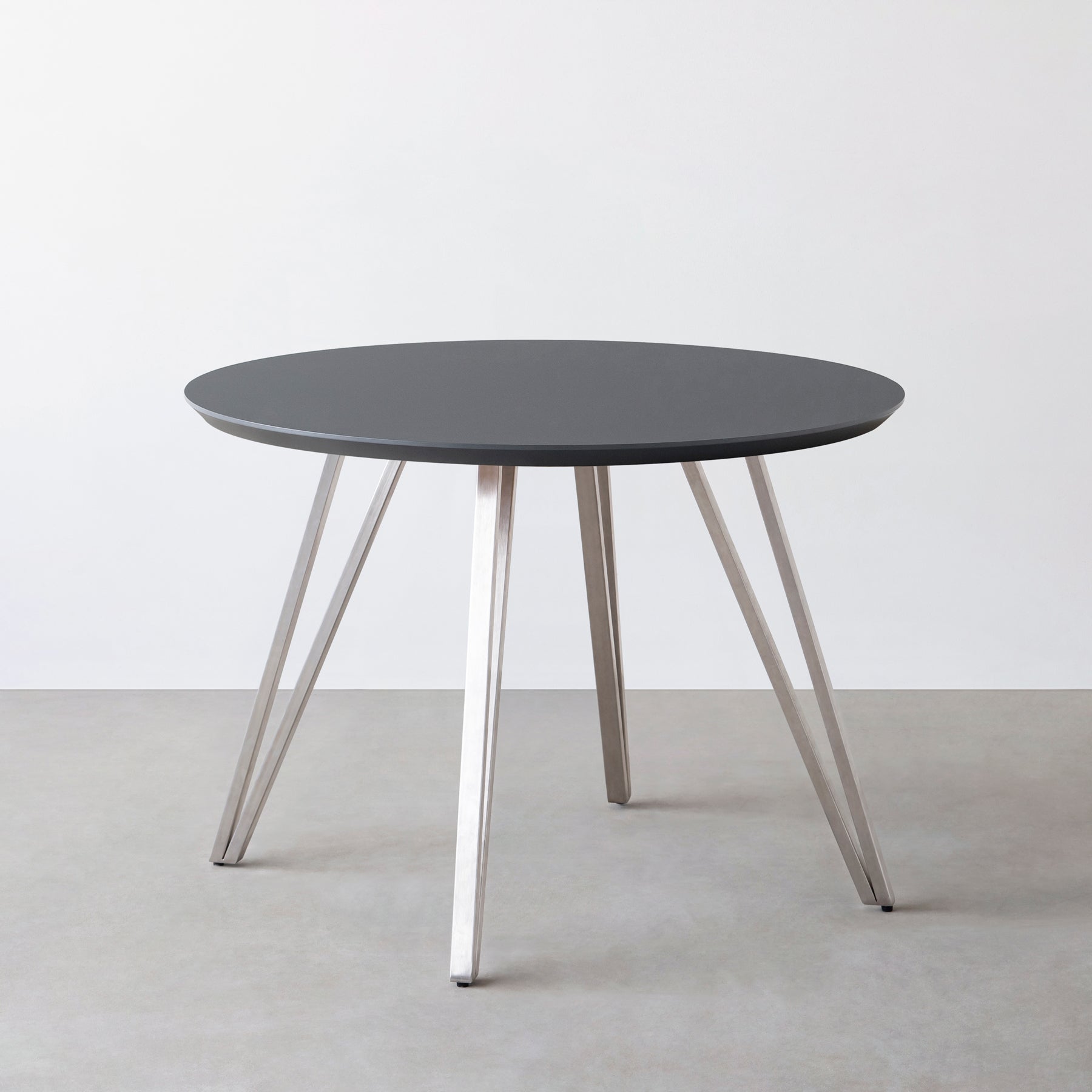 KanademonoのFENIX NTMの大型カフェテーブル