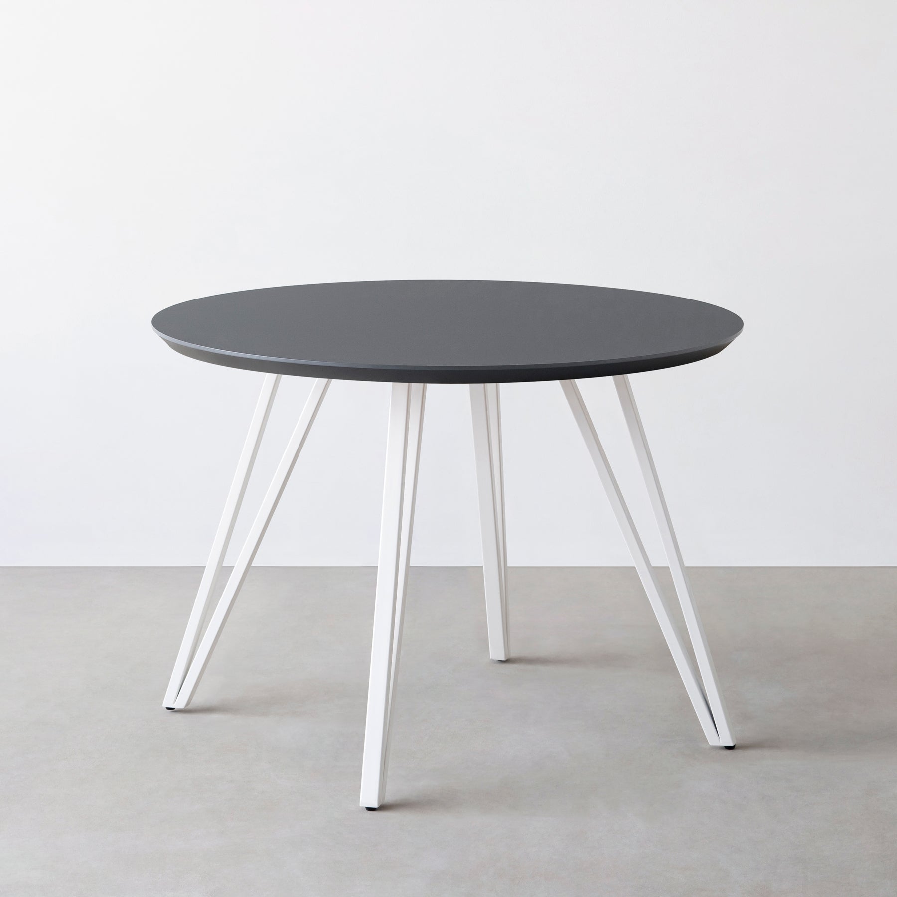 KanademonoのFENIX NTMの大型カフェテーブル