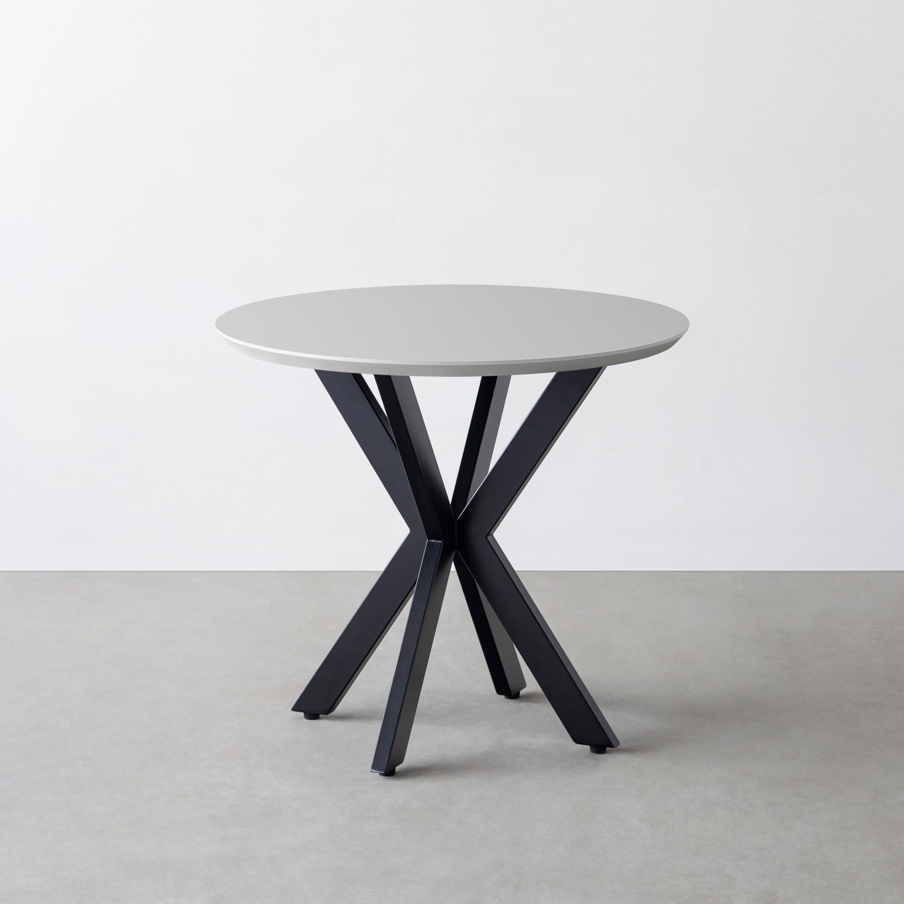 KanademonoのFENIX NTMとX脚を組み合わせたカフェテーブル