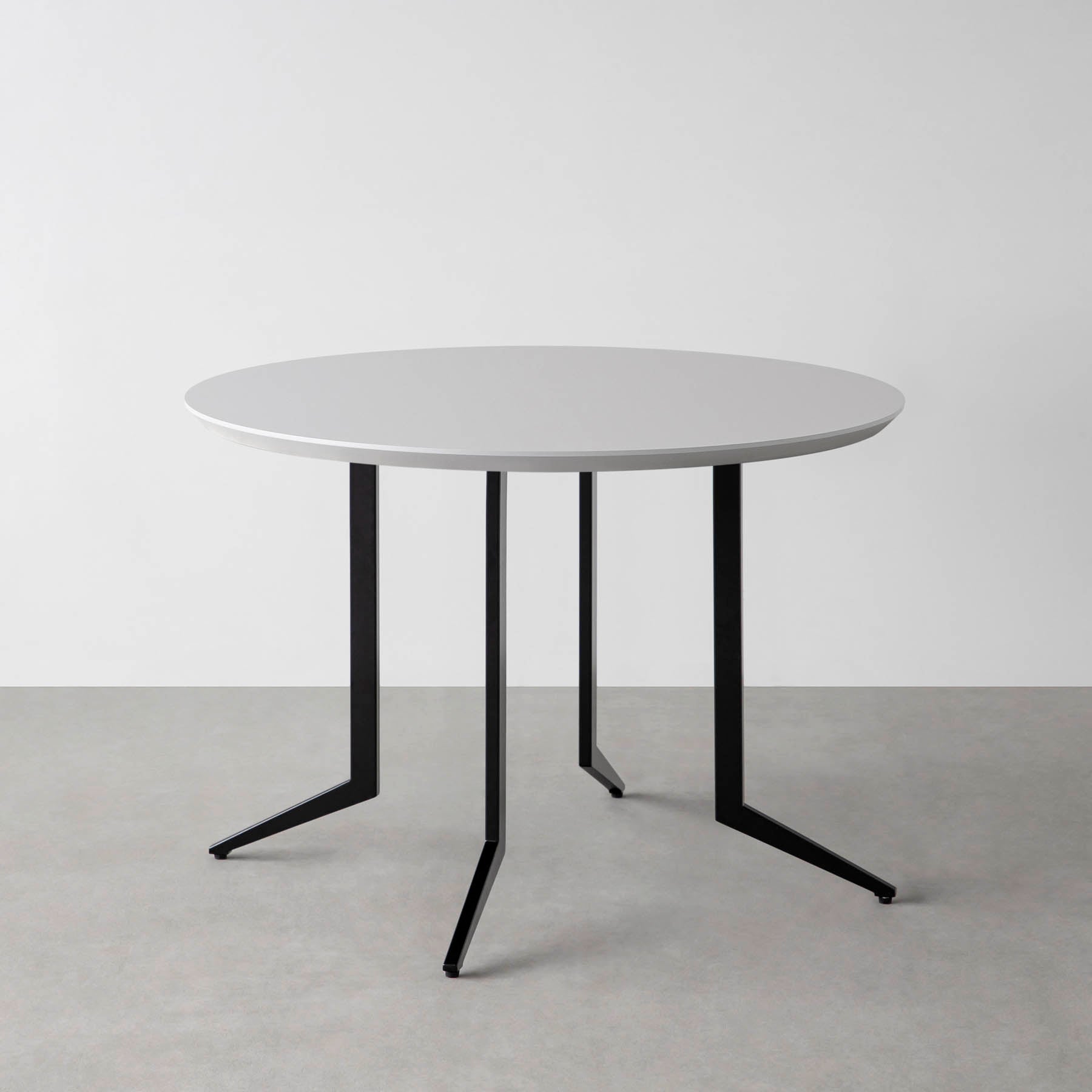 スマート造作カフェテーブル / FENIX NTM 全9色　黒スチール脚 4本脚 × ラウンド φ81 - 100