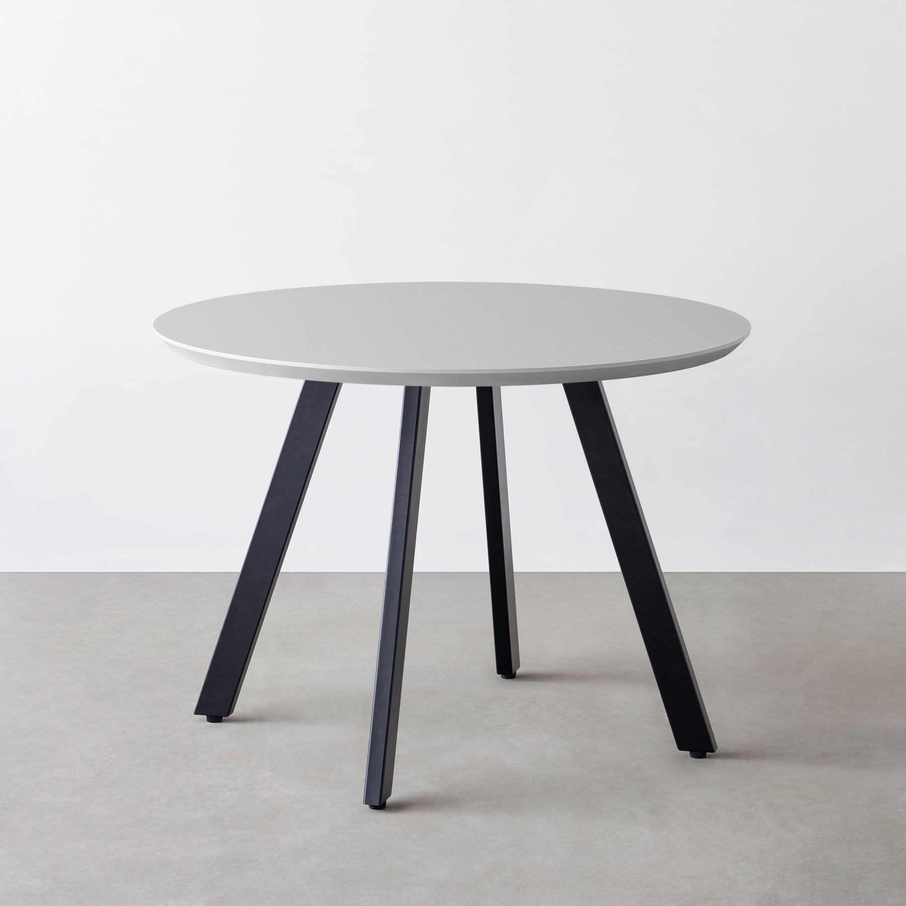 KanademonoのFENIX NTMの大型カフェテーブル