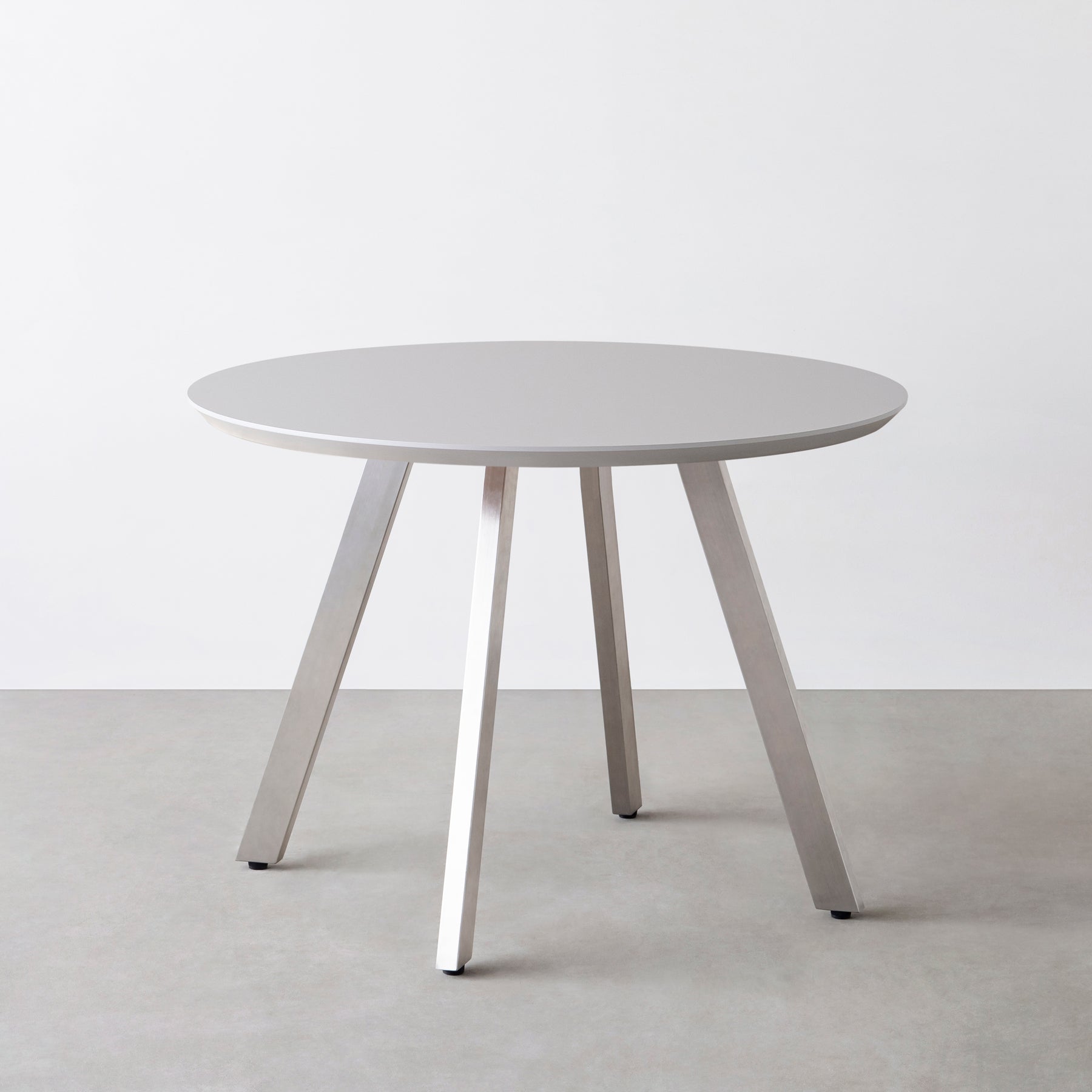 KanademonoのFENIX NTMの大型カフェテーブル