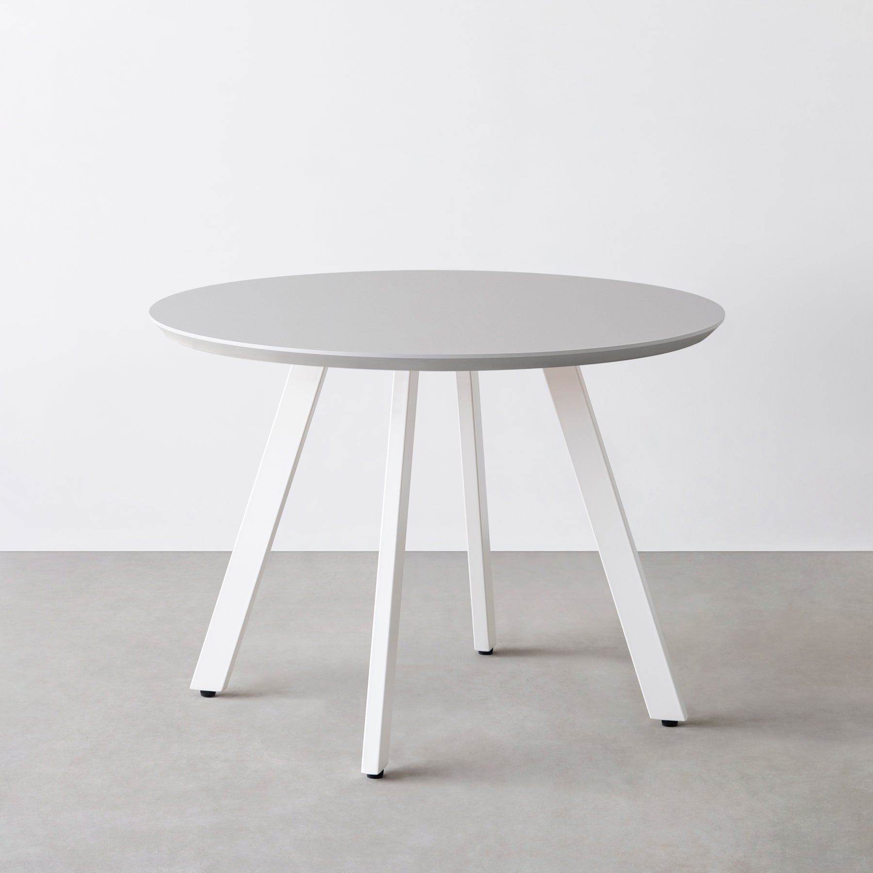 KanademonoのFENIX NTMの大型カフェテーブル